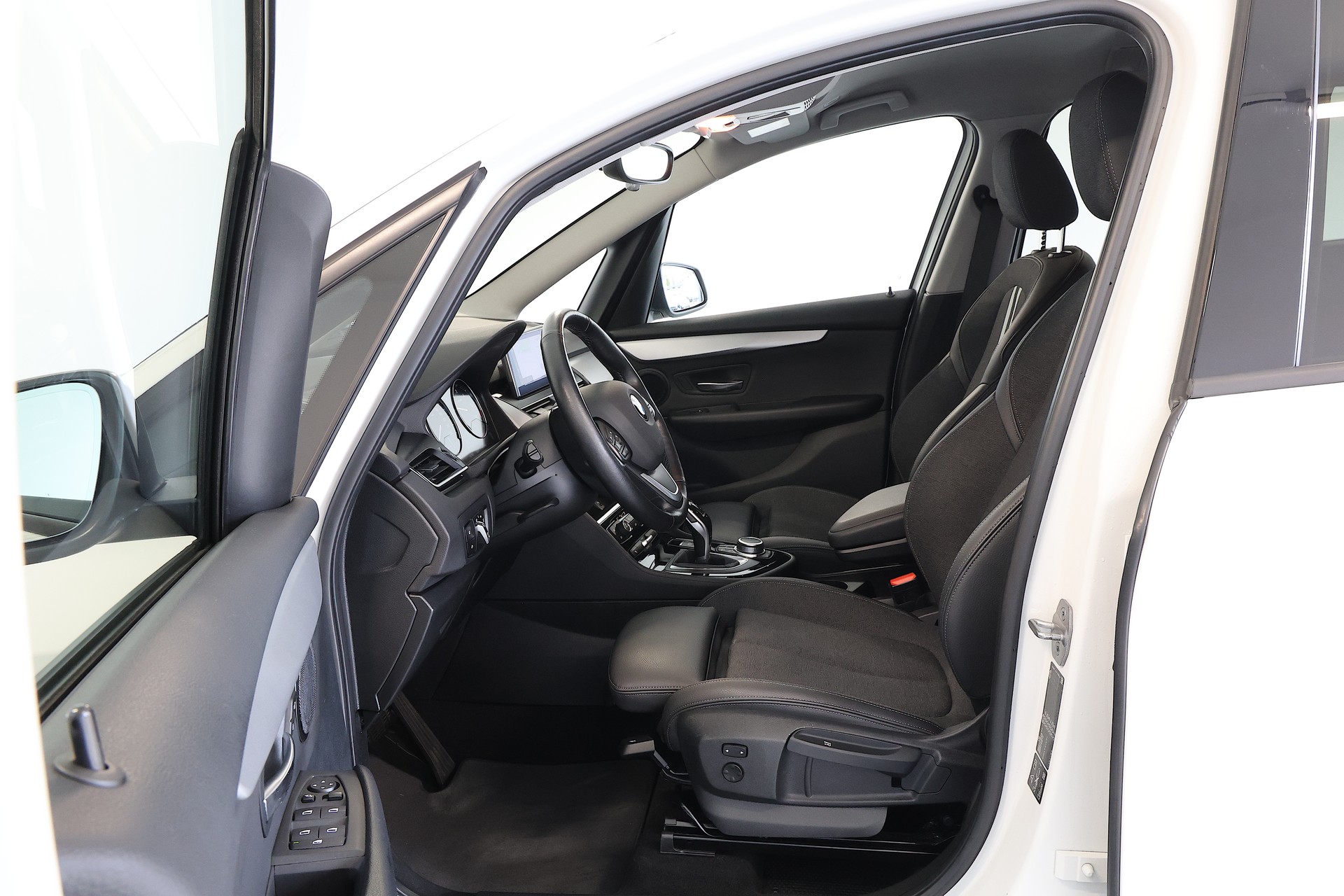 BMW 220d xDrive Gran Tourer Steptronic-image-5