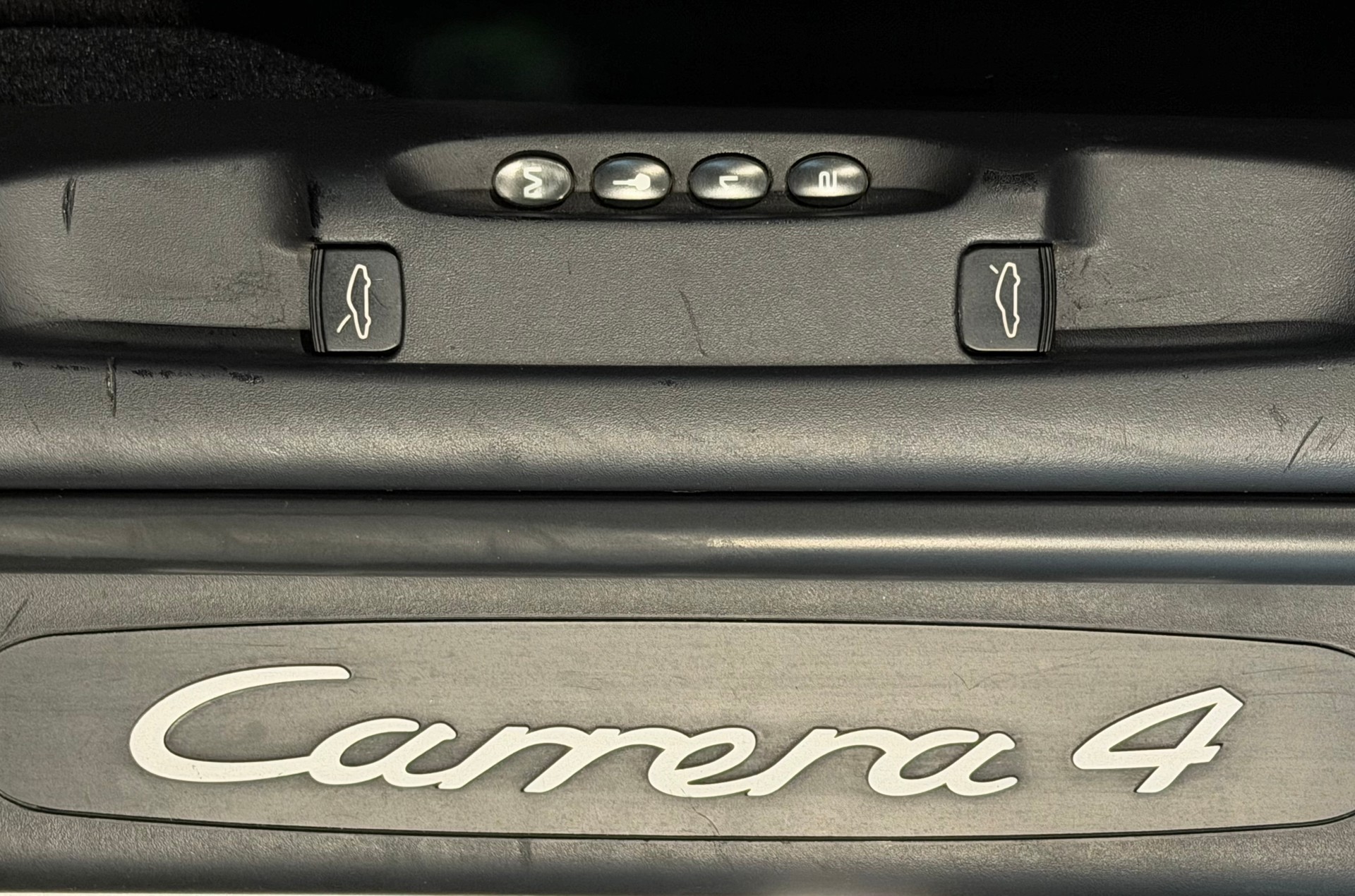 PORSCHE 911 Carrera 4 Cabrio-image-7