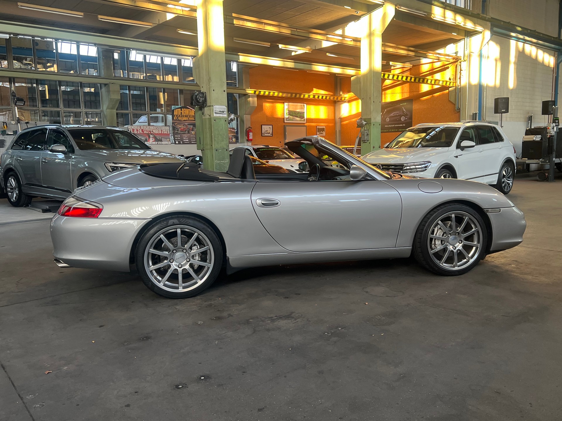 PORSCHE 911 Carrera 4 Cabrio-image-3