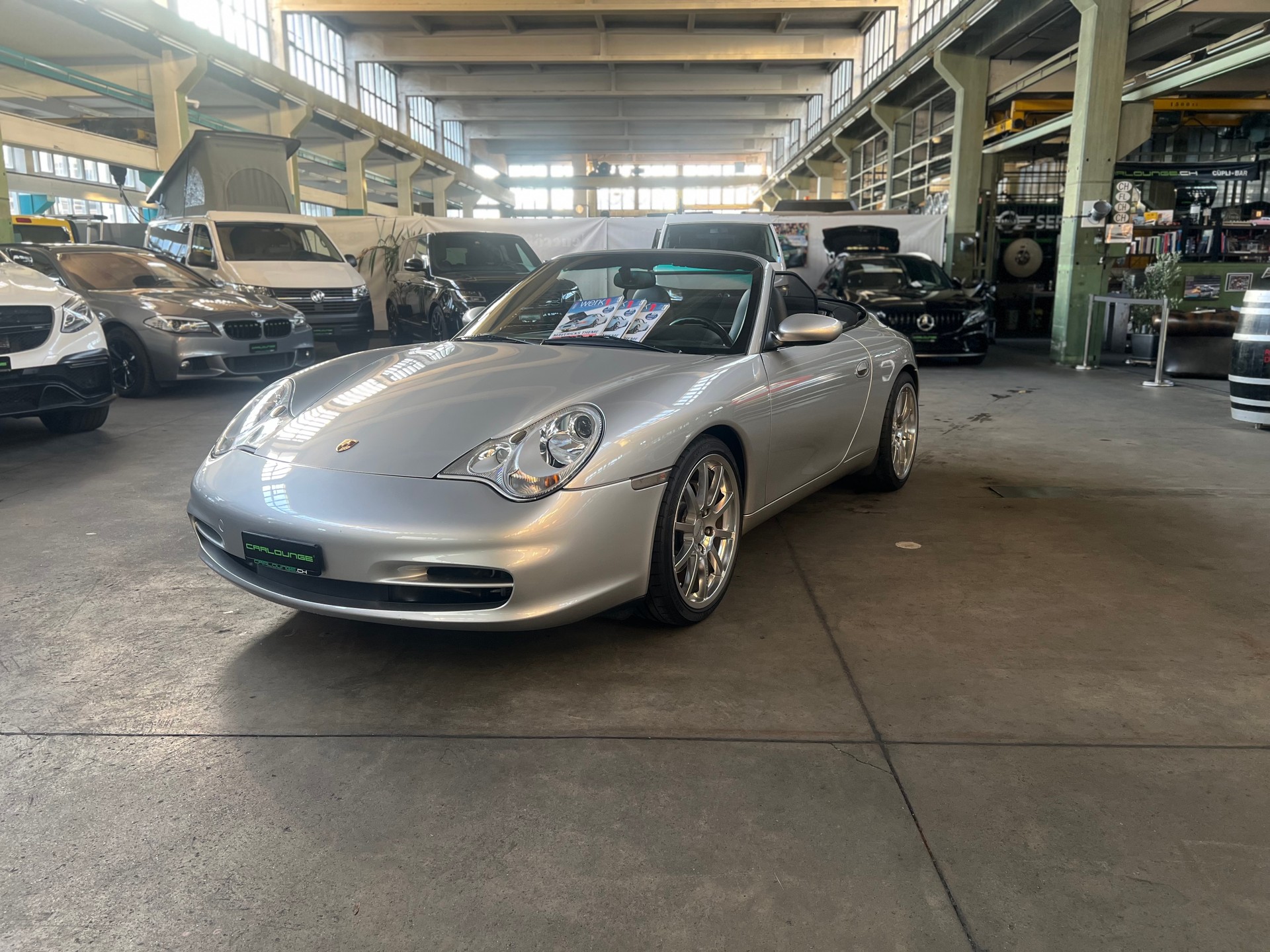 PORSCHE 911 Carrera 4 Cabrio-image-2