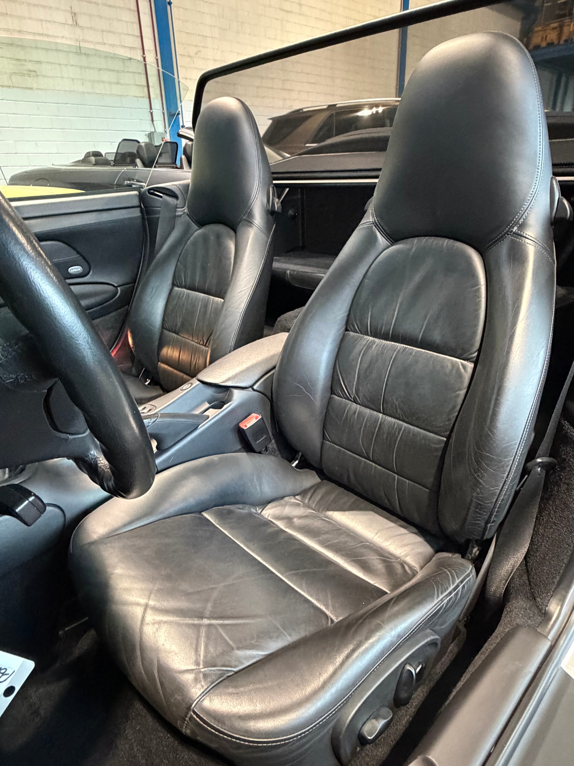 PORSCHE 911 Carrera 4 Cabrio-image-5