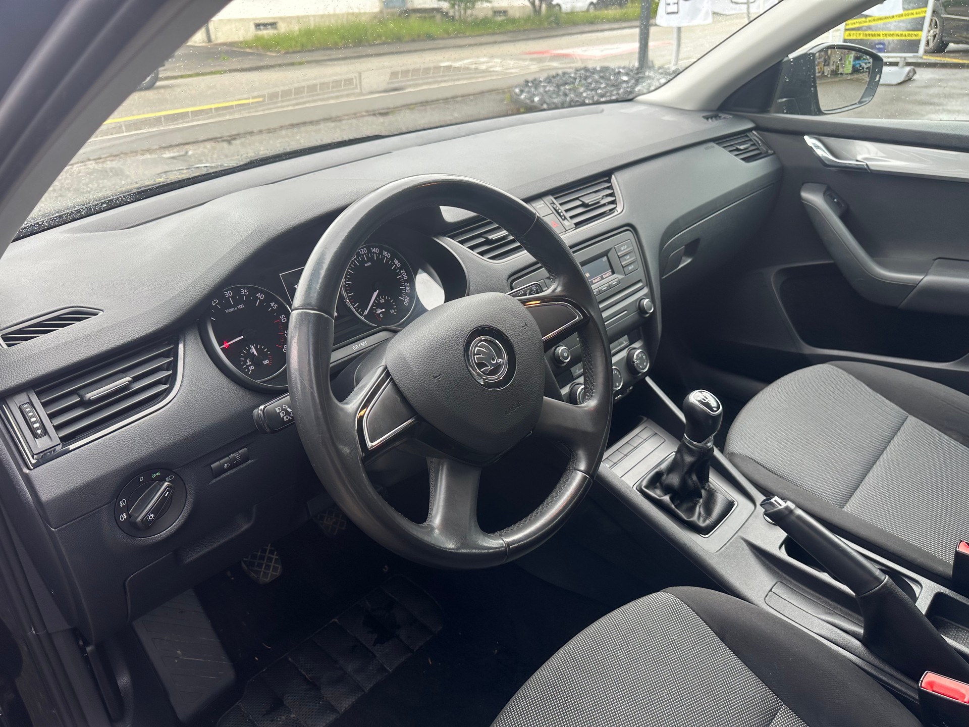 SKODA Octavia Combi 1.6 TDI Elegance-image-7