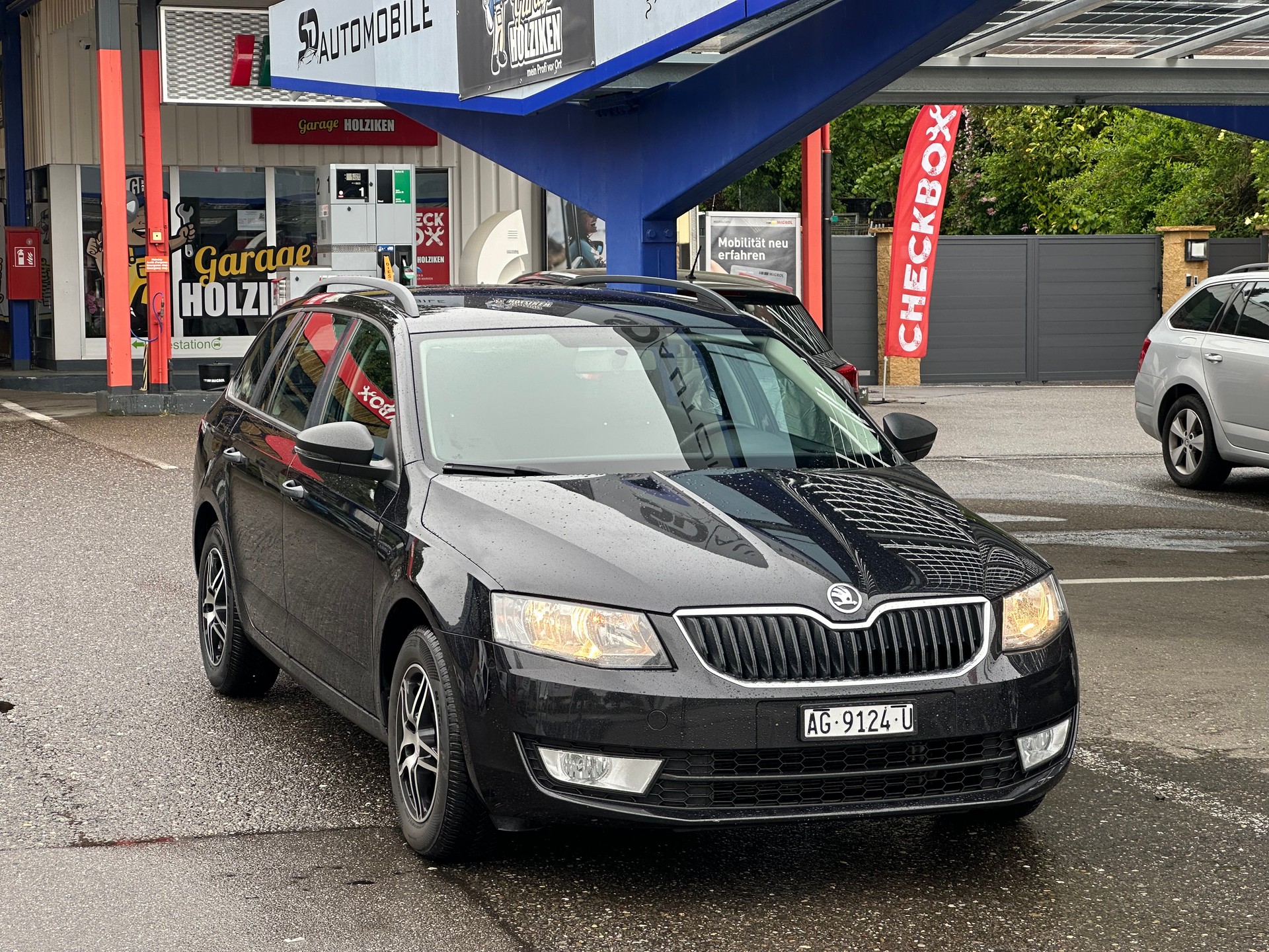 SKODA Octavia Combi 1.6 TDI Elegance-image-1