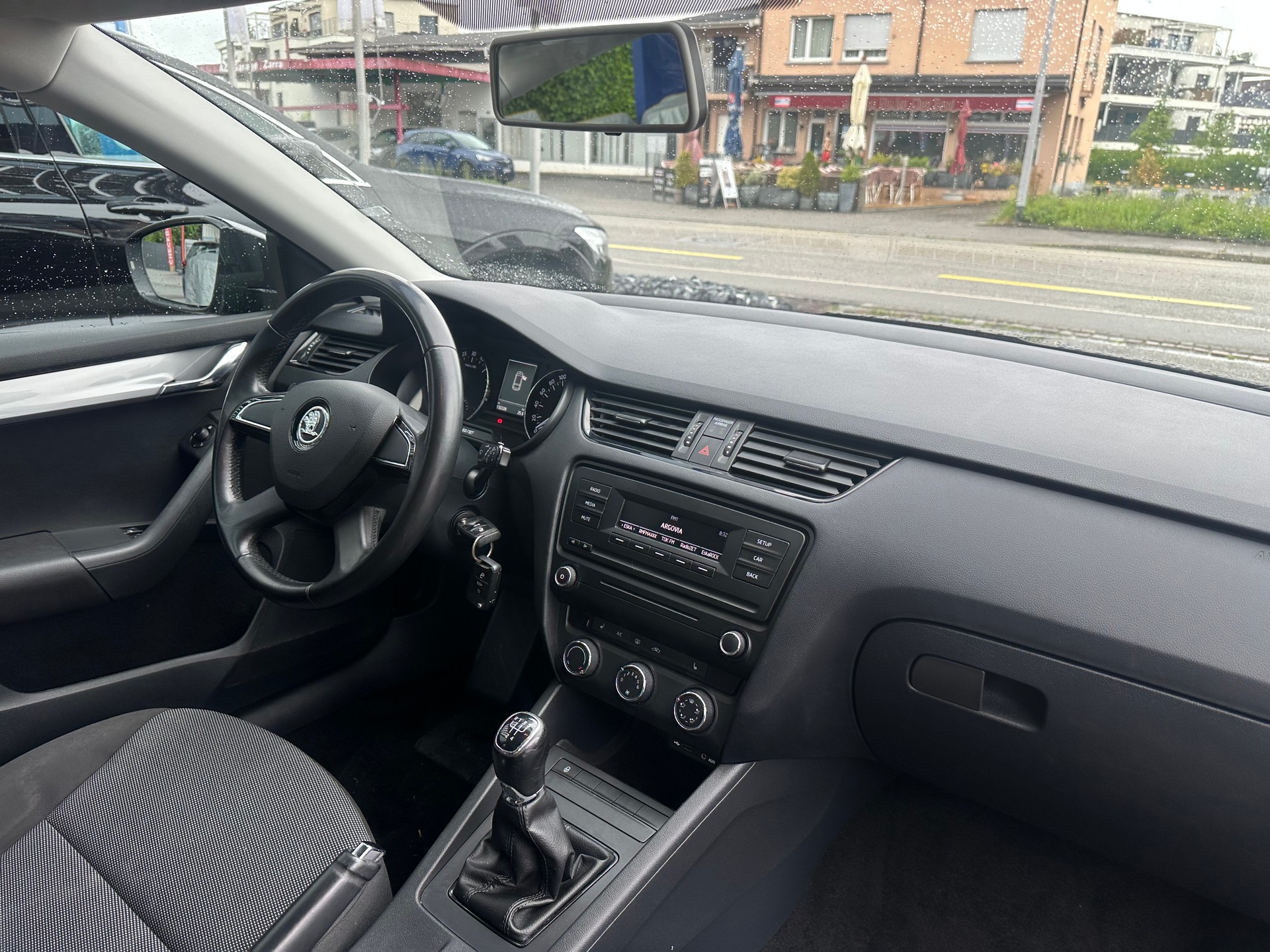 SKODA Octavia Combi 1.6 TDI Elegance-image-10