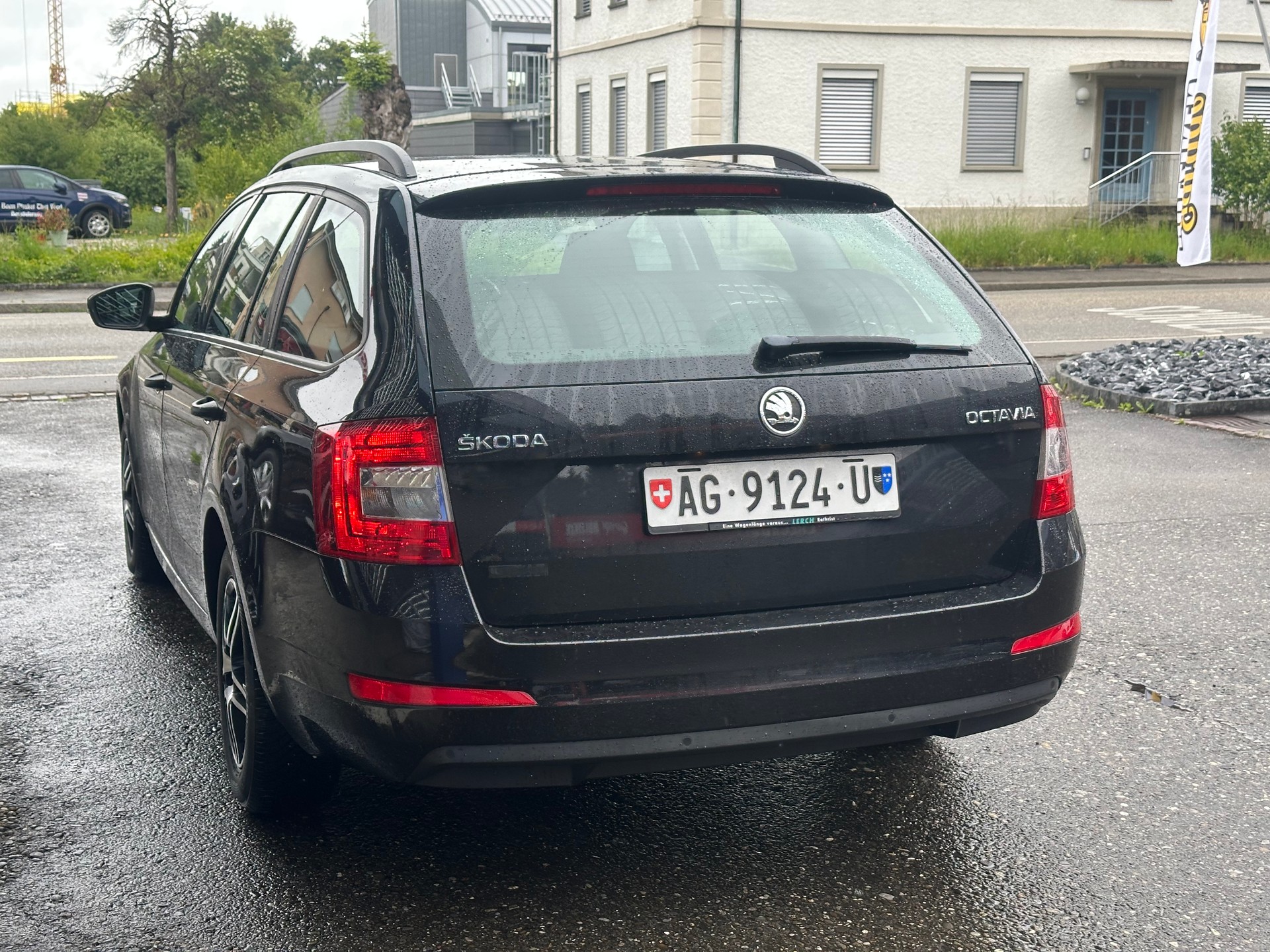 SKODA Octavia Combi 1.6 TDI Elegance-image-4