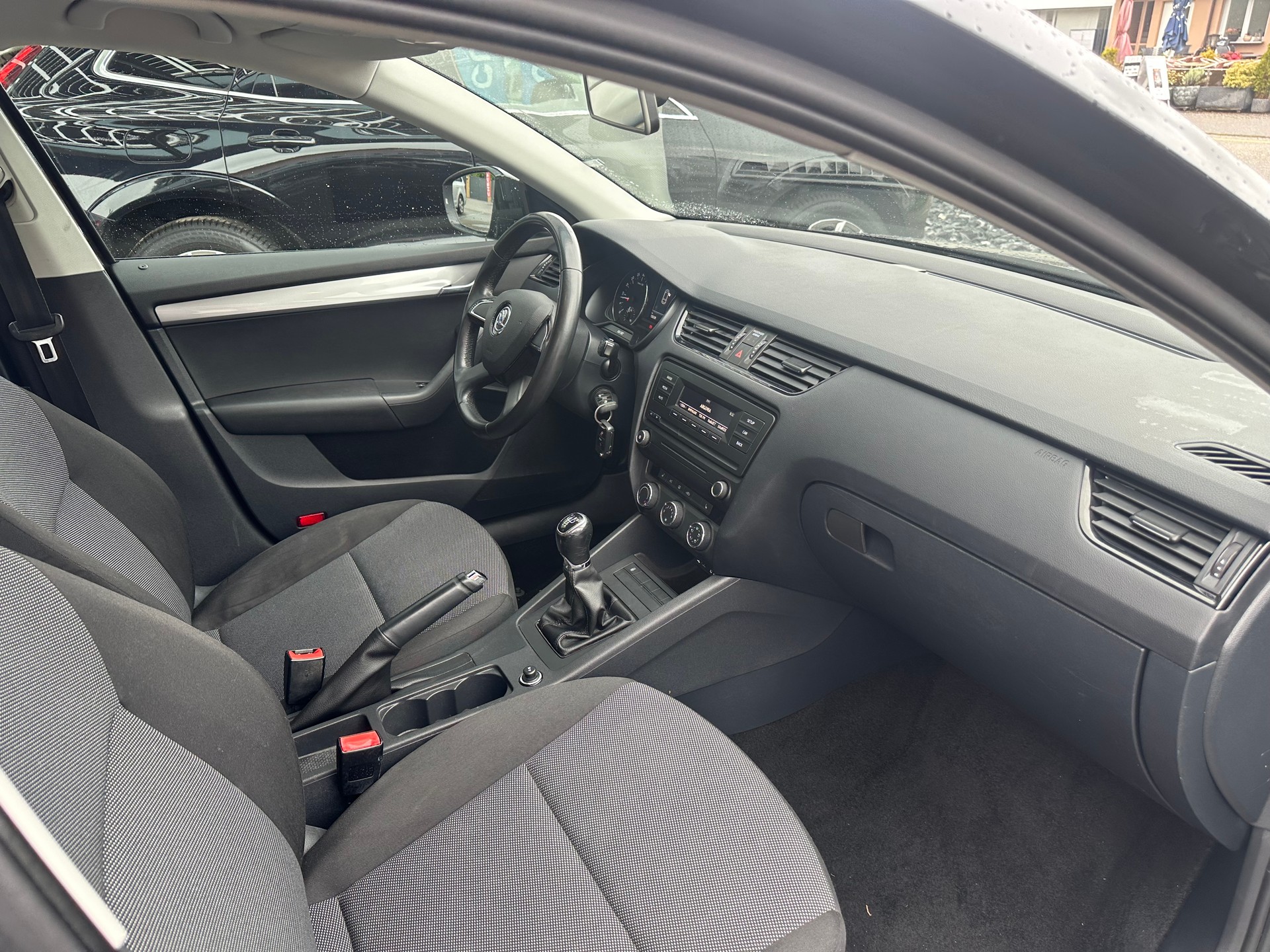 SKODA Octavia Combi 1.6 TDI Elegance-image-9