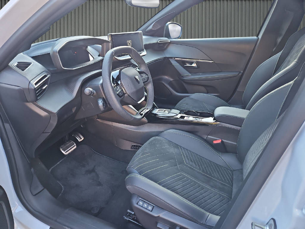 PEUGEOT 208 e-GT-image-8