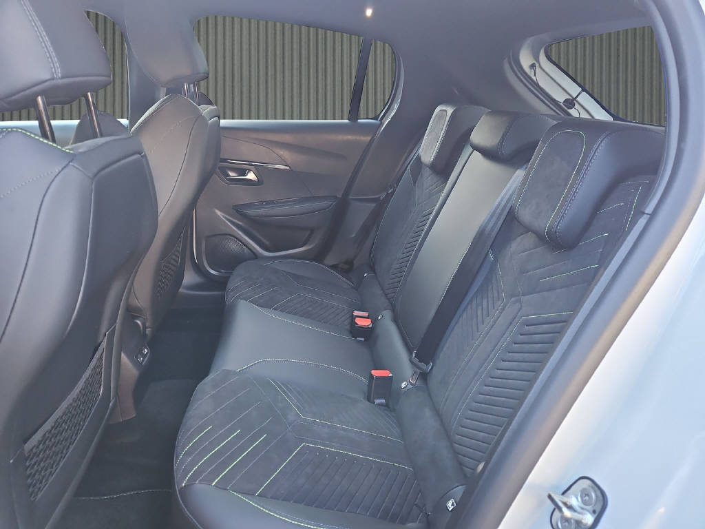 PEUGEOT 208 e-GT-image-9