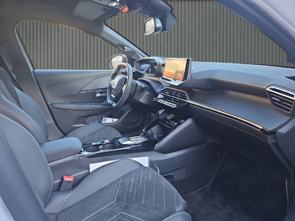 PEUGEOT 208 e-GT-image-10