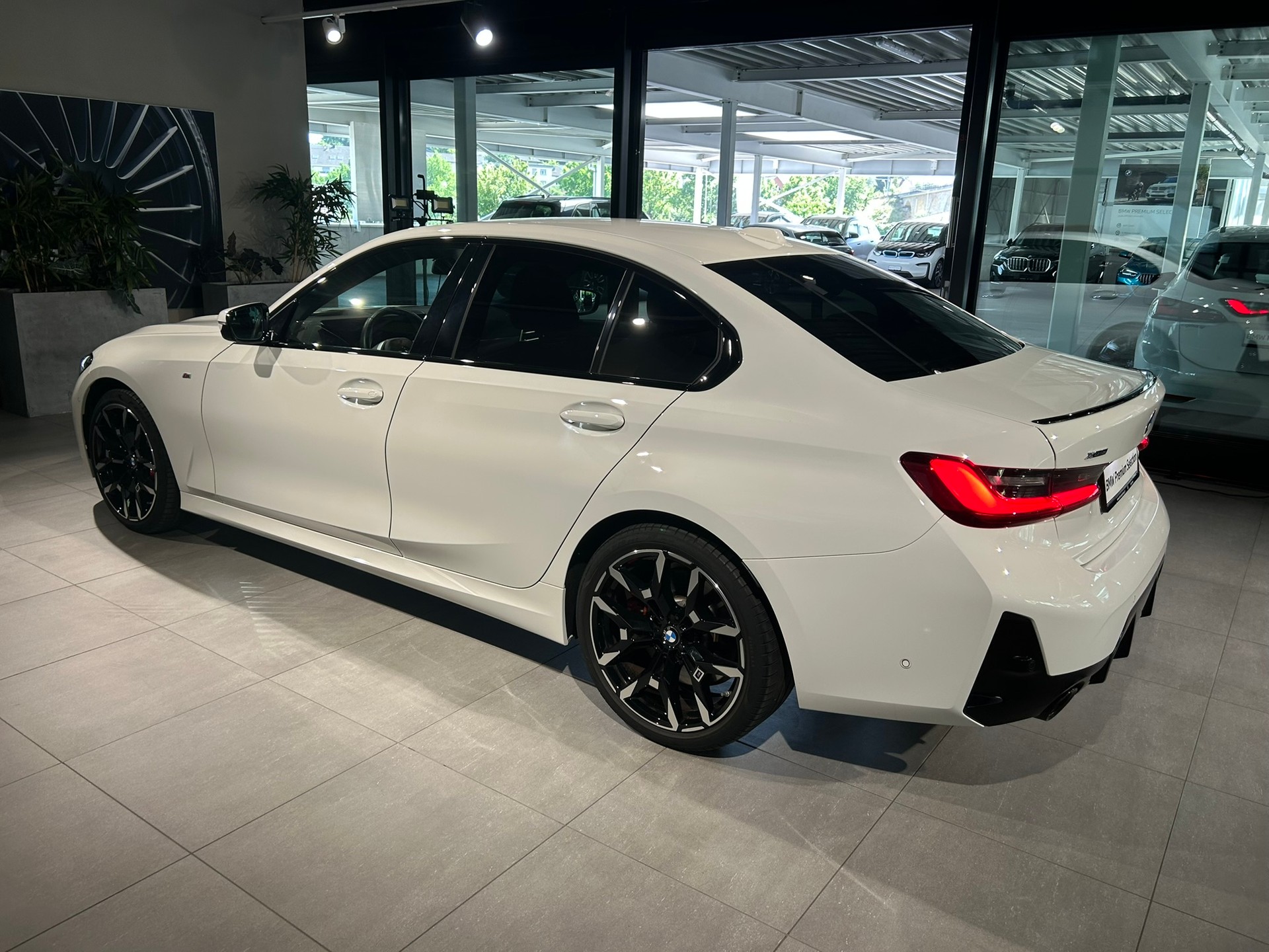 BMW 320d xDrive 48V Steptronic M Sport Pro-image-8