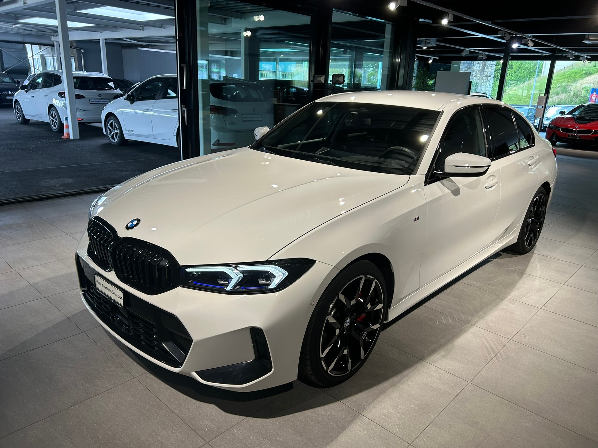 BMW 320d xDrive 48V Steptronic M Sport Pro-image-0