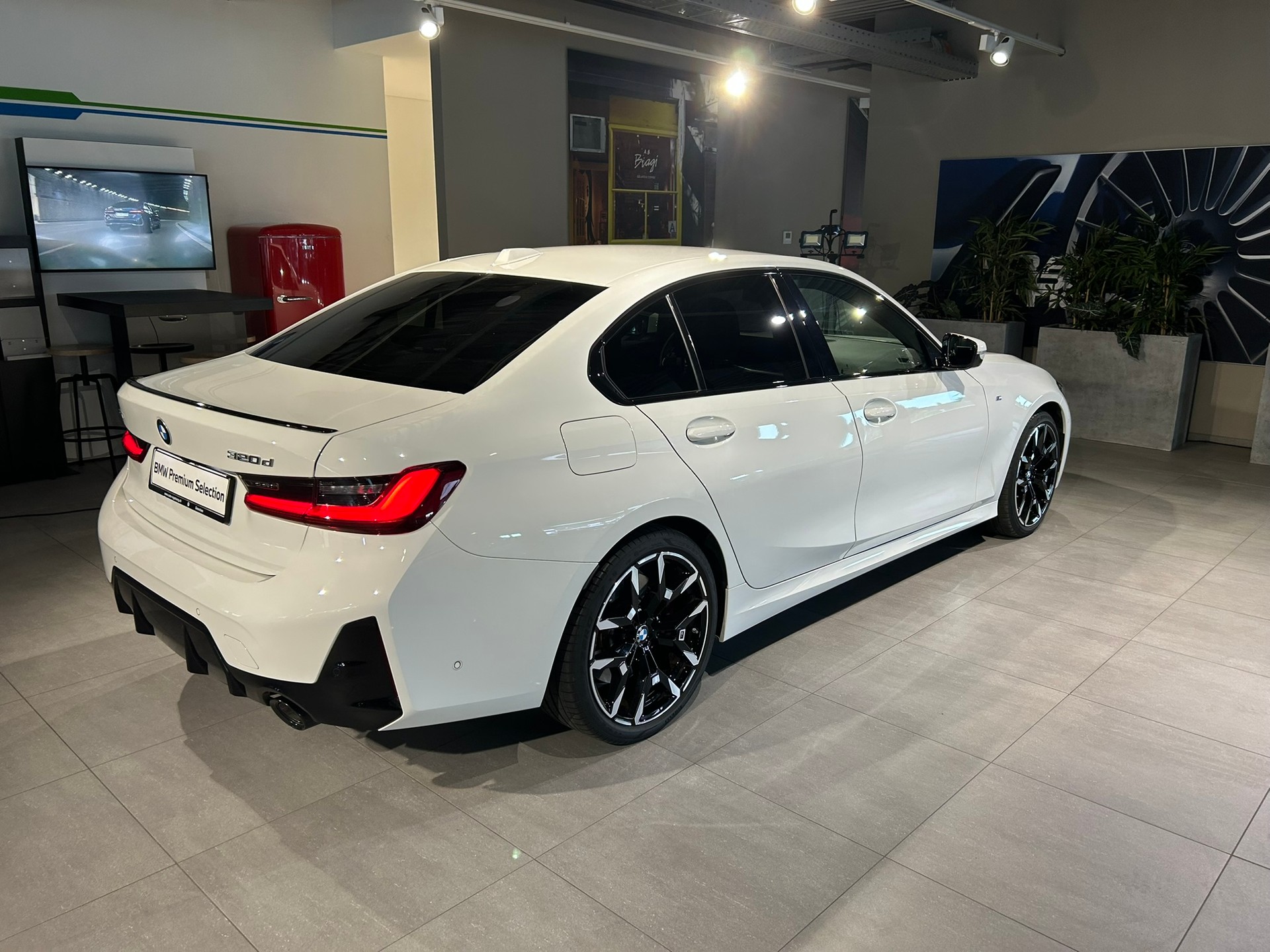 BMW 320d xDrive 48V Steptronic M Sport Pro-image-14