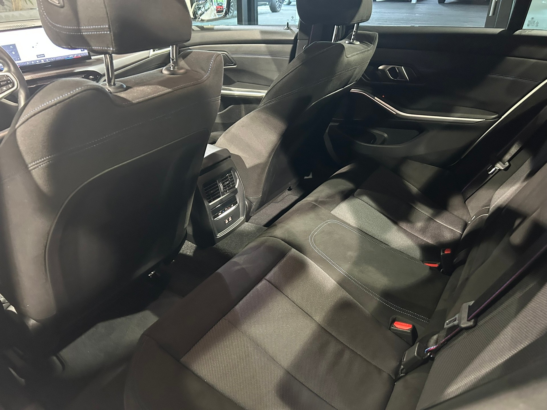 BMW 320d xDrive 48V Steptronic M Sport Pro-image-21