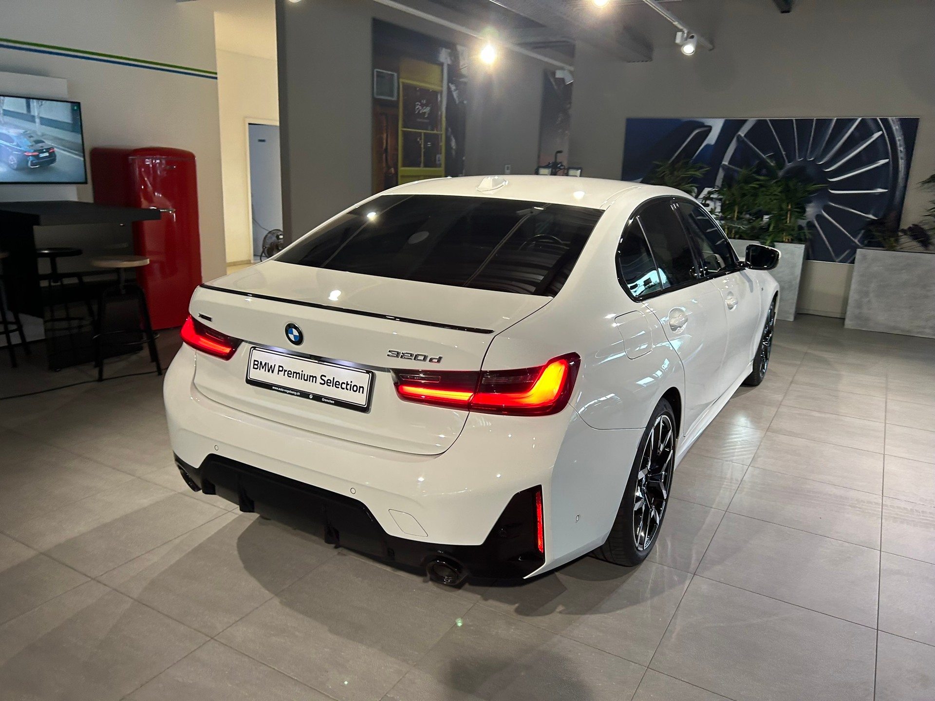 BMW 320d xDrive 48V Steptronic M Sport Pro-image-12