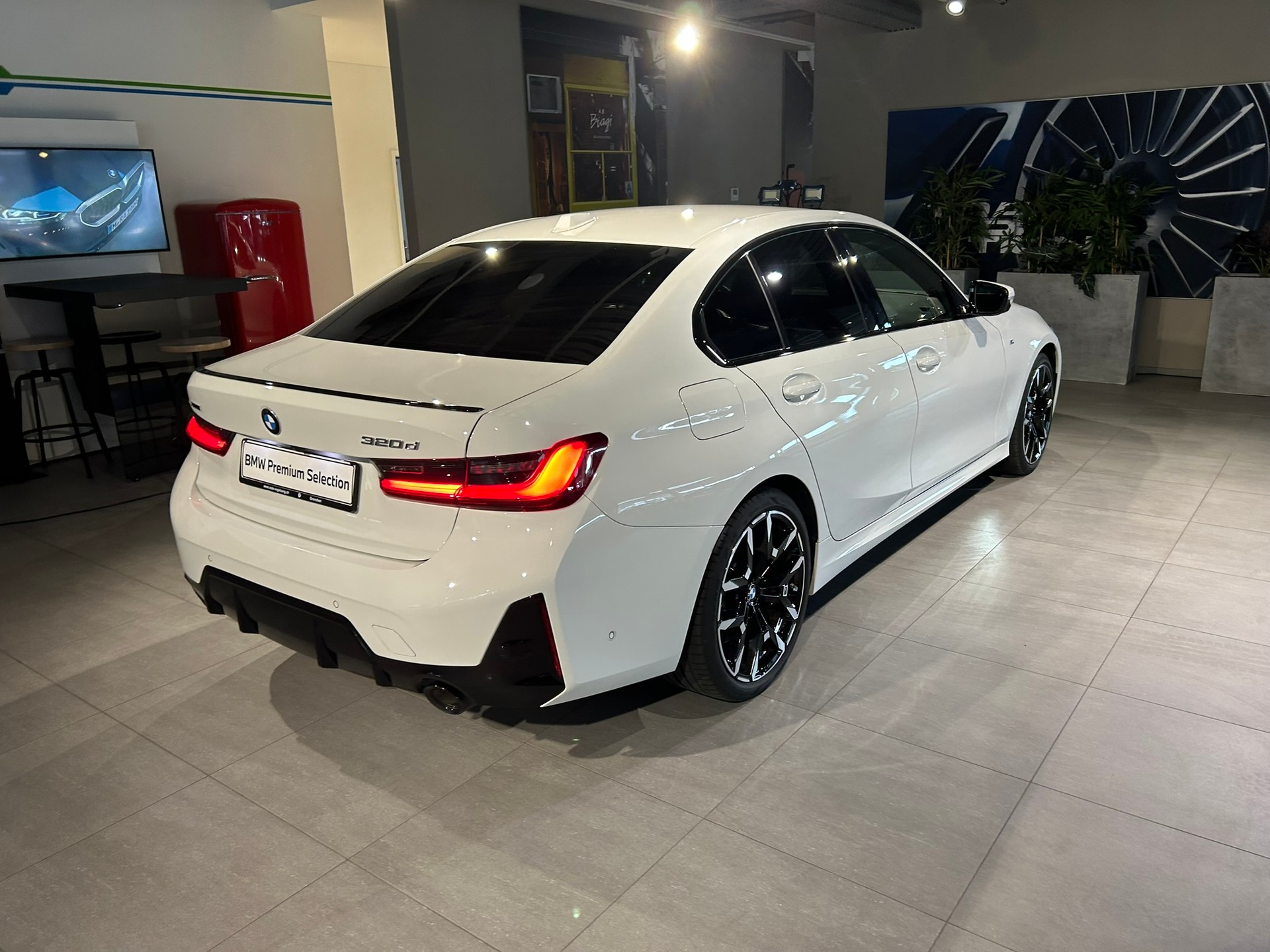 BMW 320d xDrive 48V Steptronic M Sport Pro-image-13