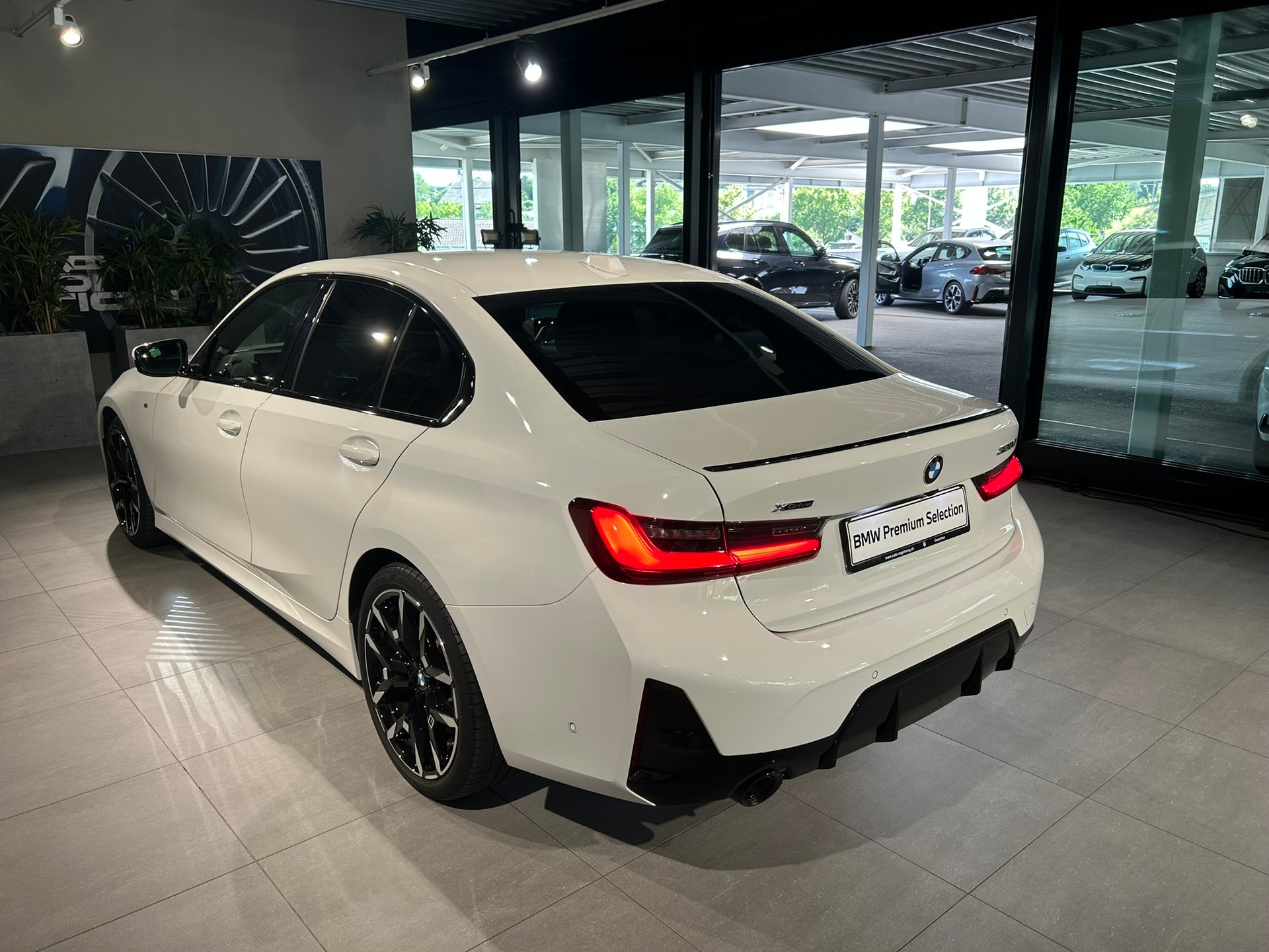 BMW 320d xDrive 48V Steptronic M Sport Pro-image-10