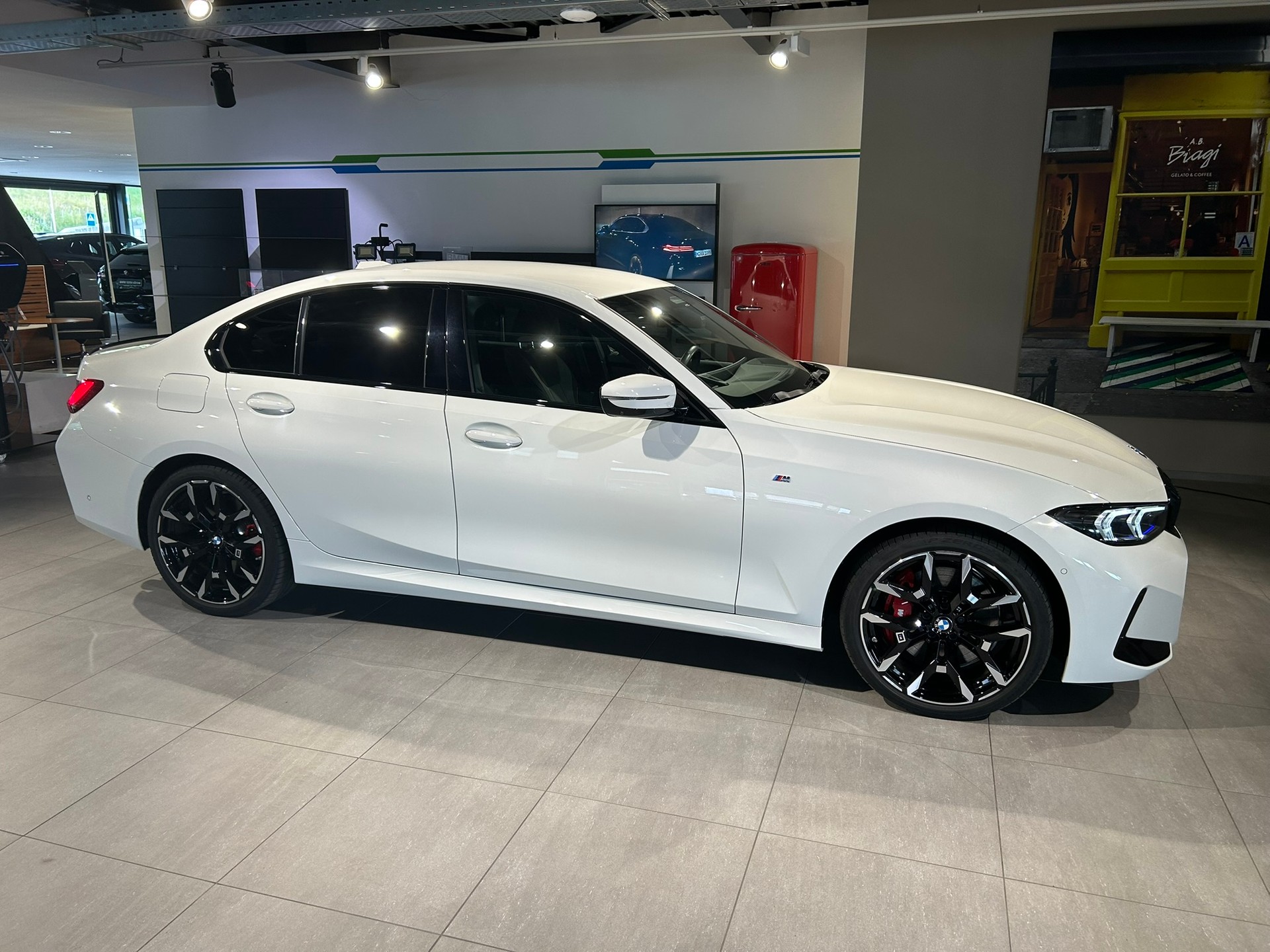 BMW 320d xDrive 48V Steptronic M Sport Pro-image-3