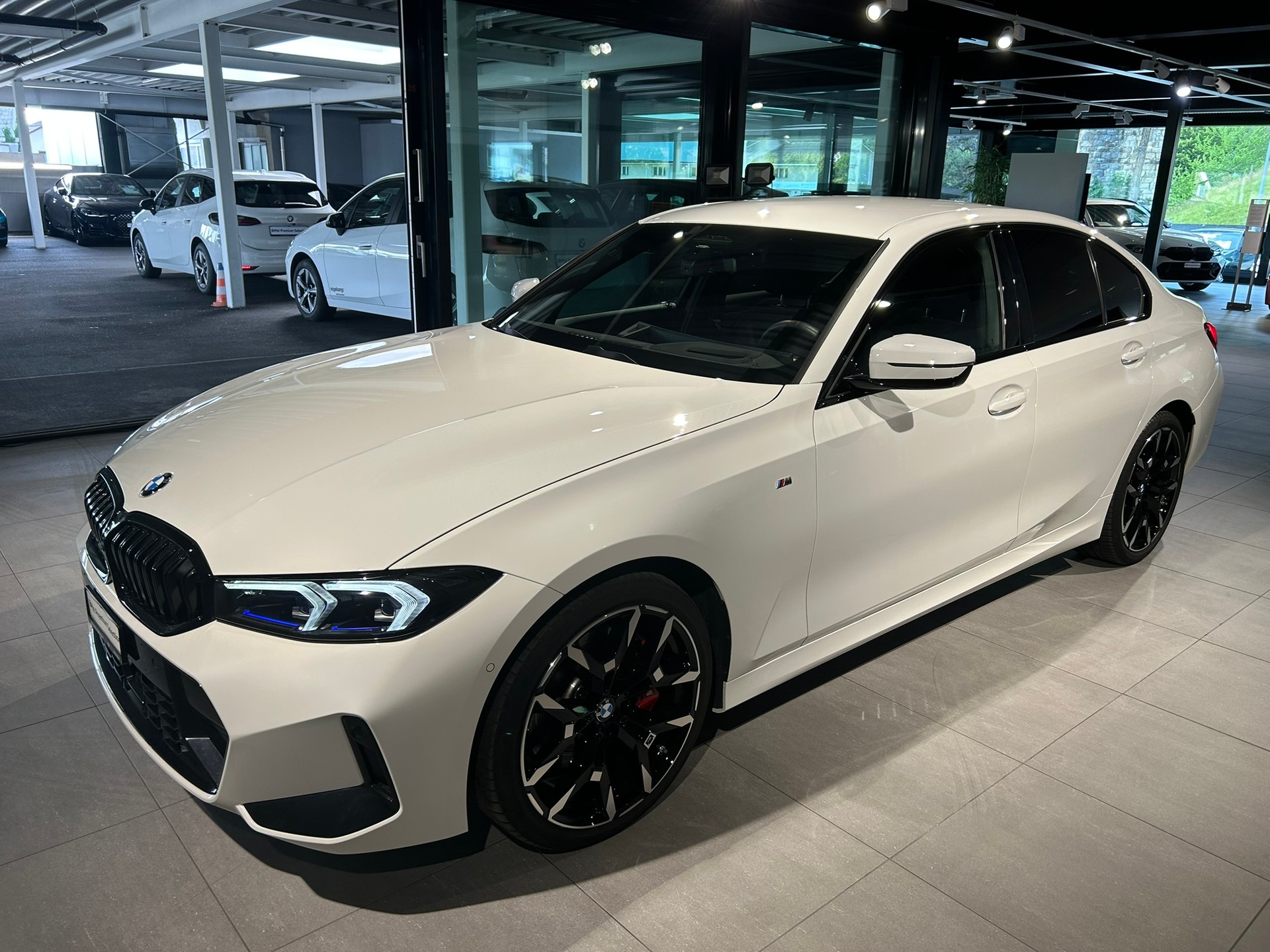 BMW 320d xDrive 48V Steptronic M Sport Pro-image-2