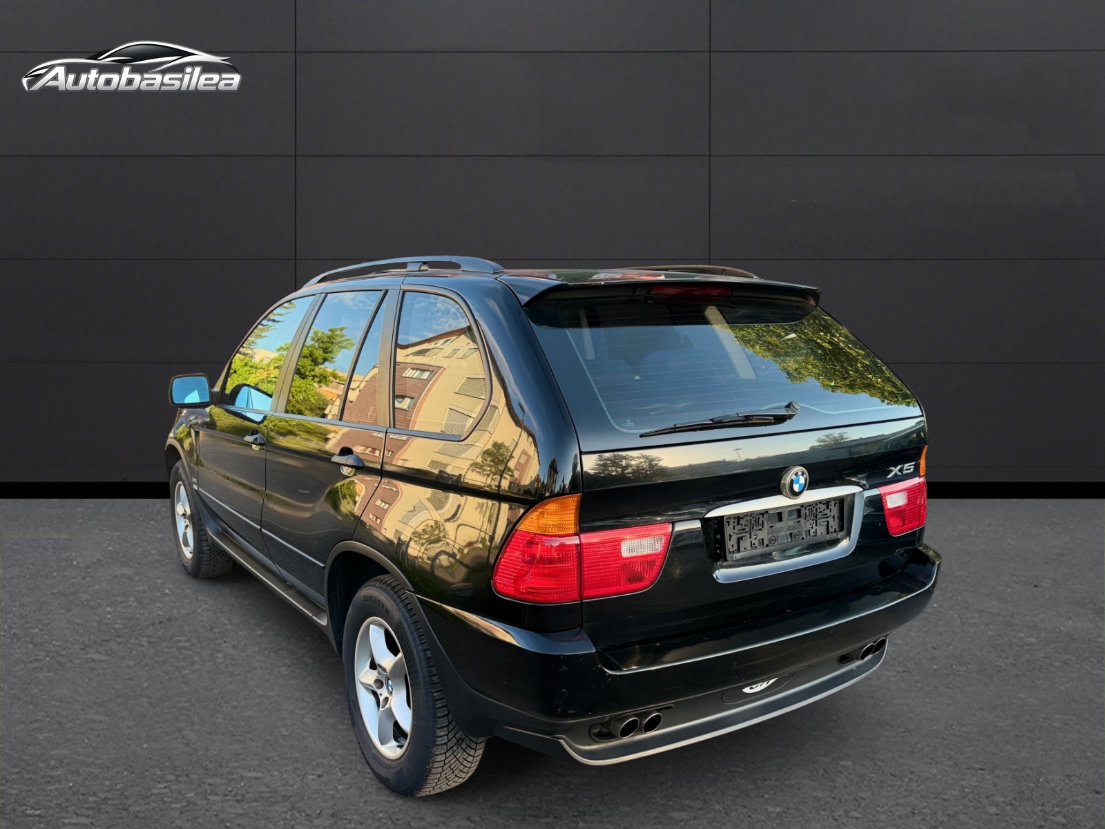BMW X5 3.0i-showroom-element-3