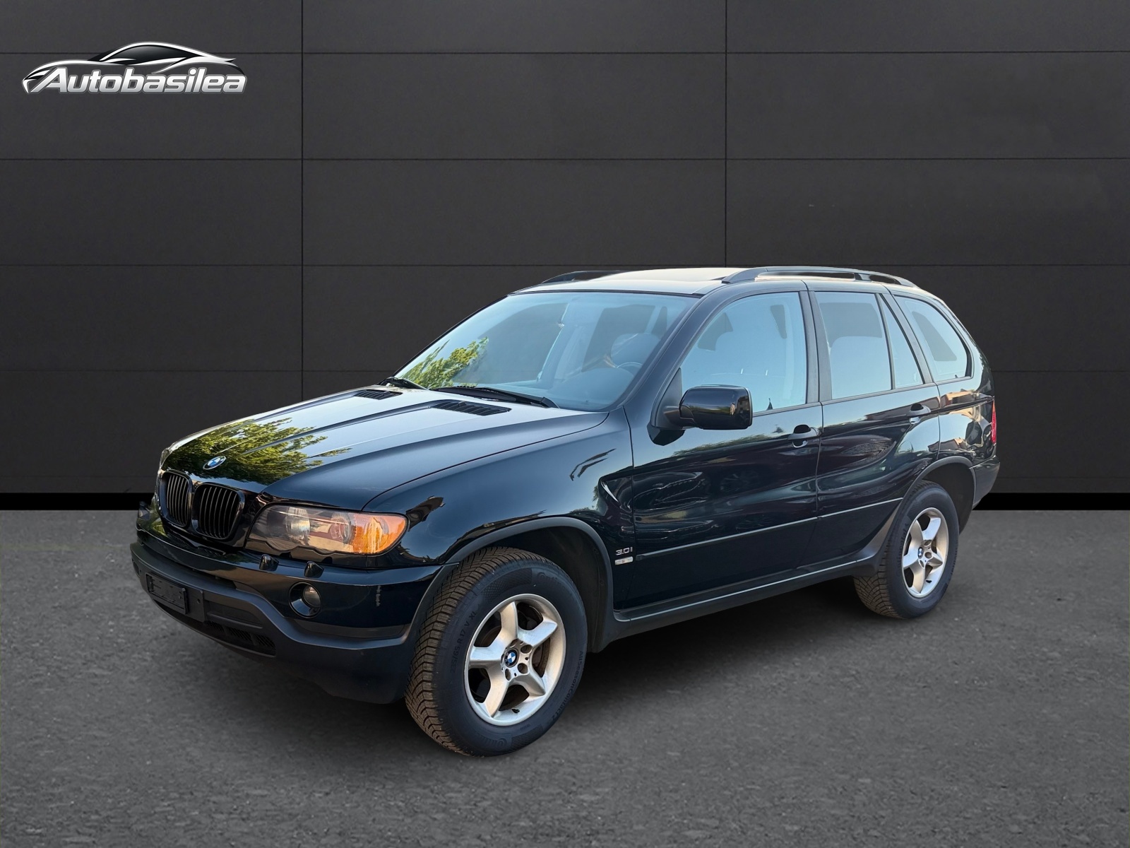 BMW X5 3.0i-showroom-element-2
