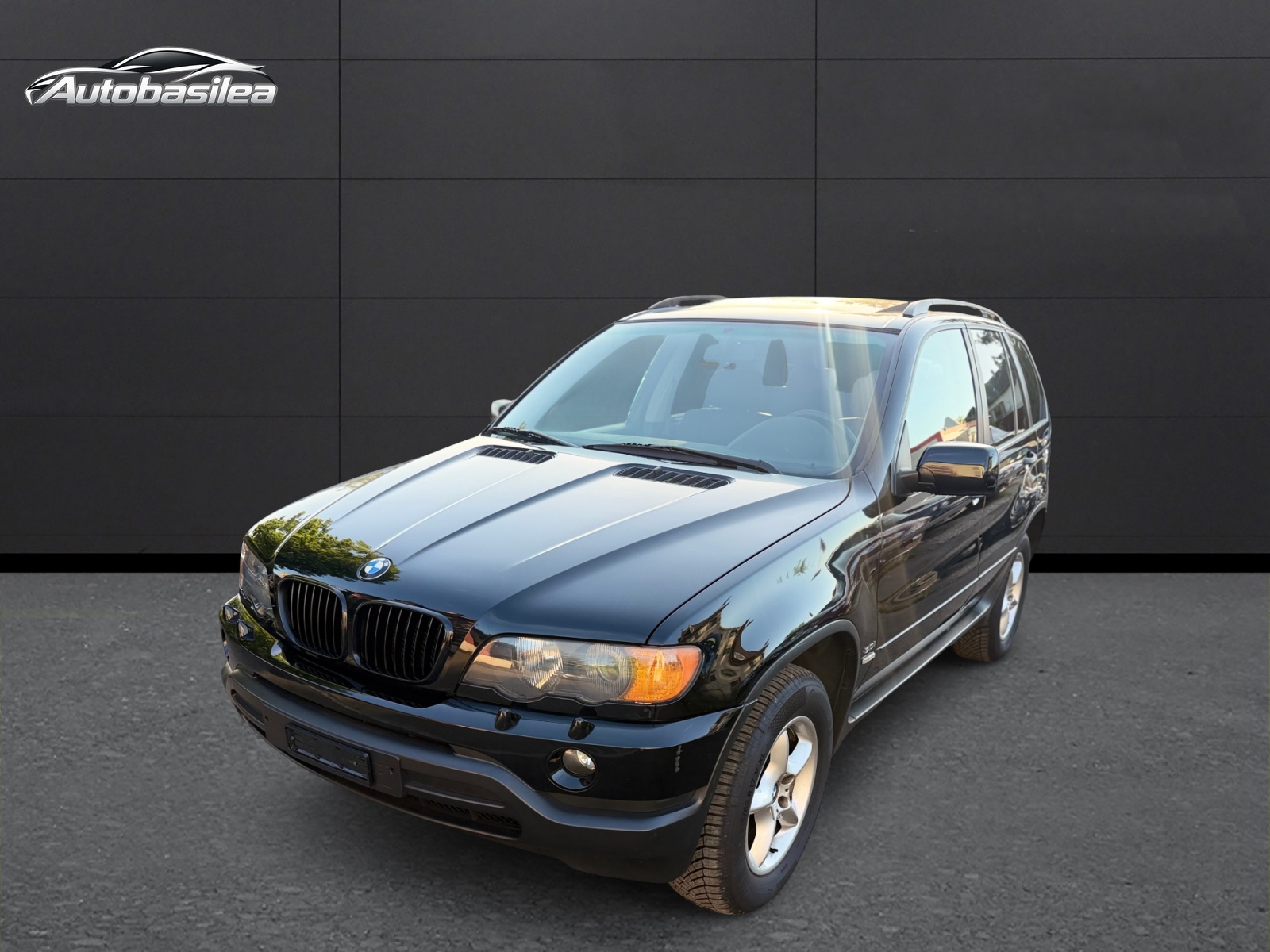 BMW X5 3.0i-showroom-element-1