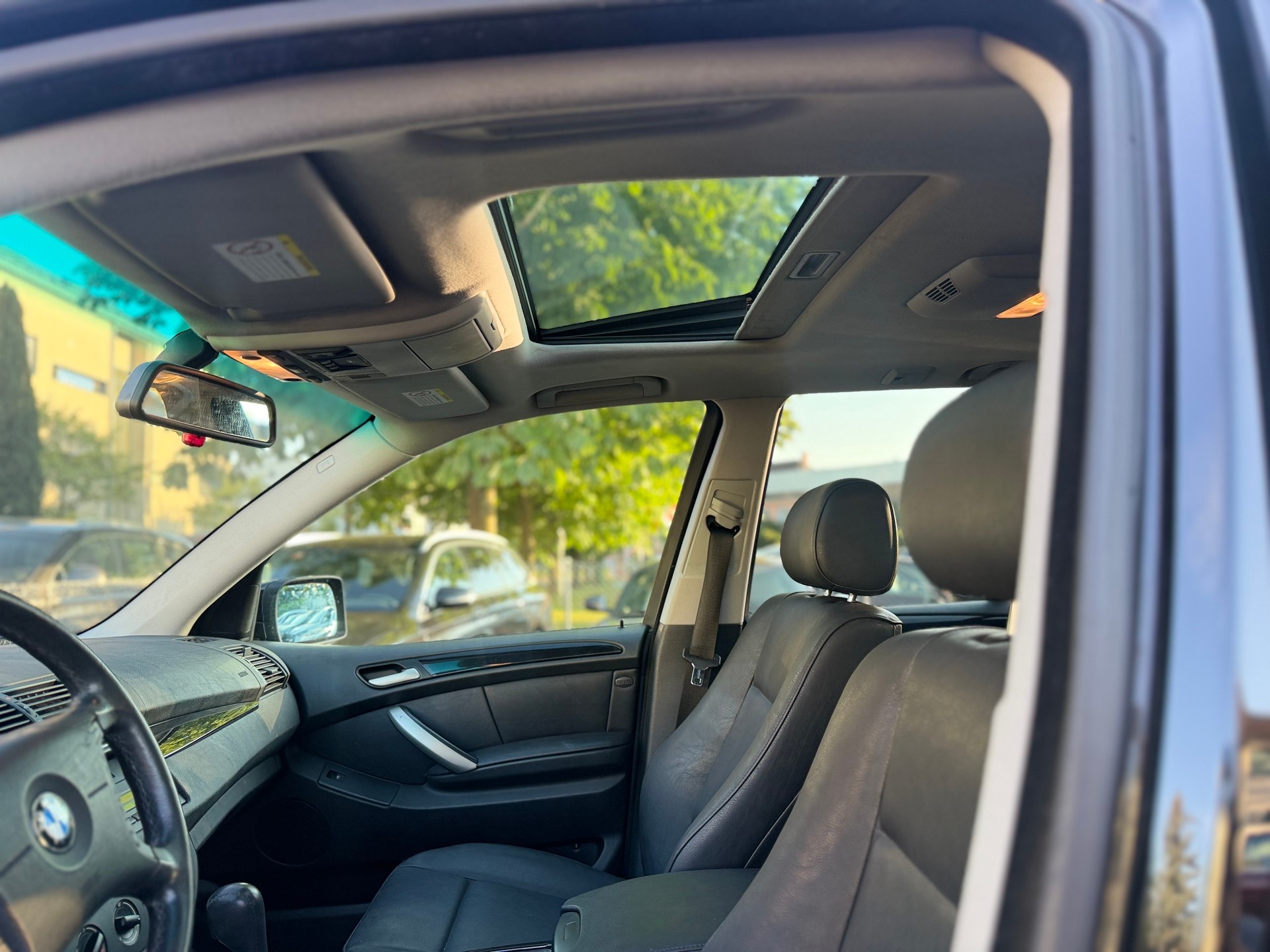 BMW X5 3.0i-image-10