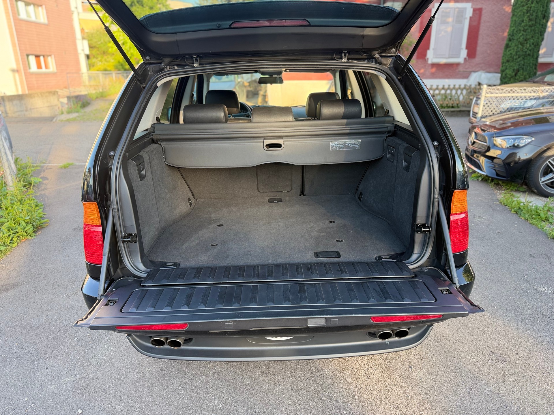 BMW X5 3.0i-image-11