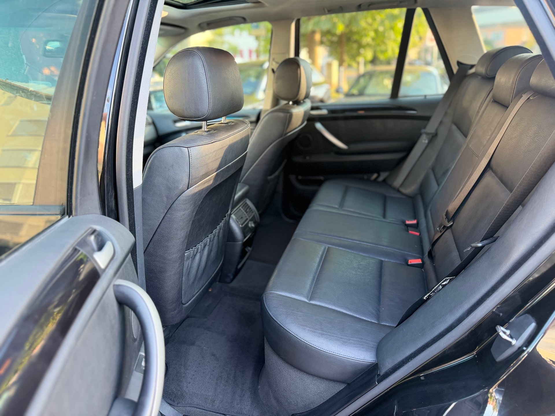 BMW X5 3.0i-image-8