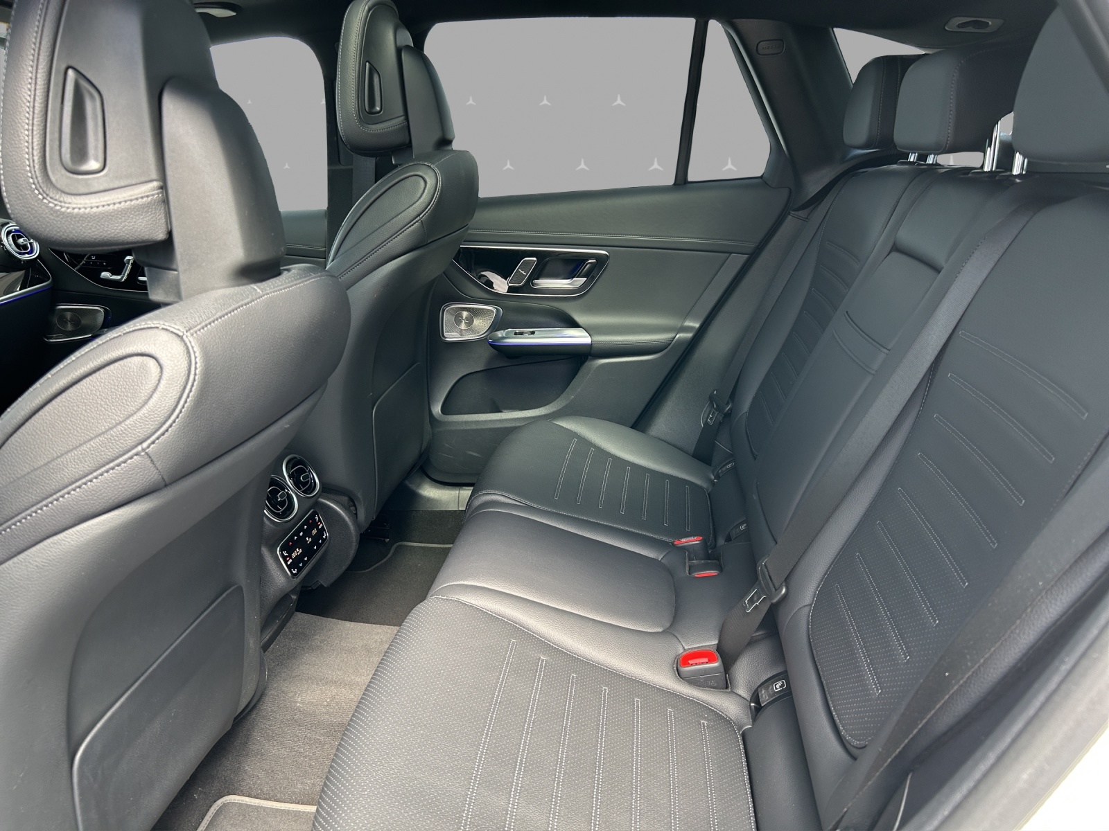 MERCEDES-BENZ GLC 300 4Matic AMG Line 9G-Tronic-image-13