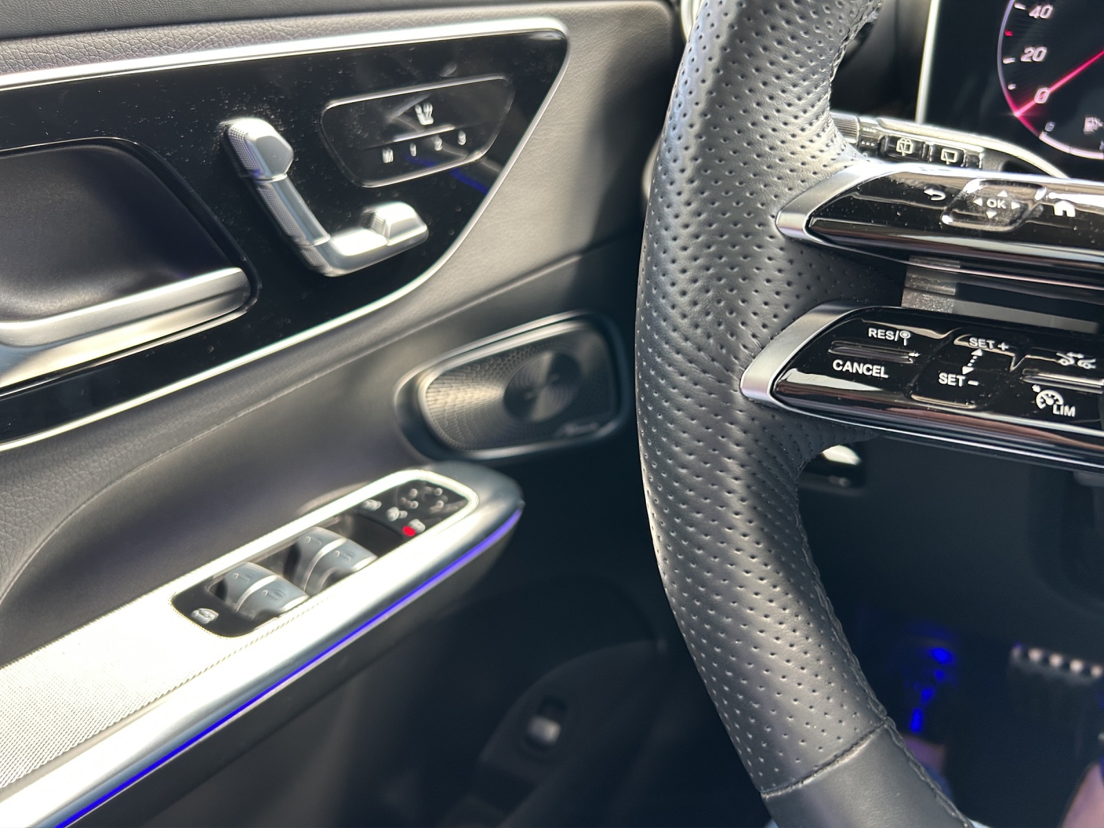 MERCEDES-BENZ GLC 300 4Matic AMG Line 9G-Tronic-image-12