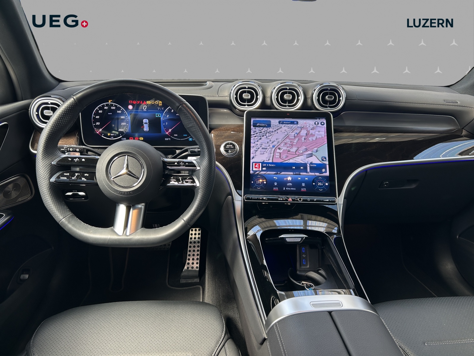 MERCEDES-BENZ GLC 300 4Matic AMG Line 9G-Tronic-image-10