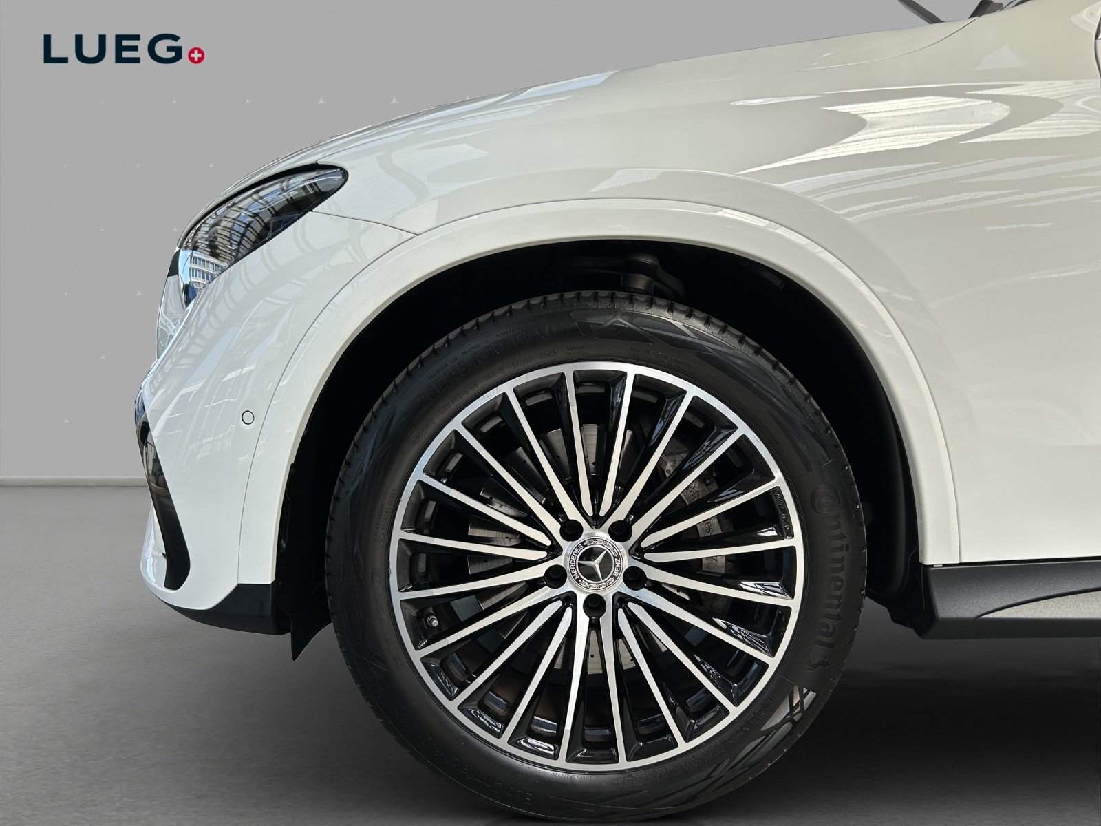 MERCEDES-BENZ GLC 300 4Matic AMG Line 9G-Tronic-image-6