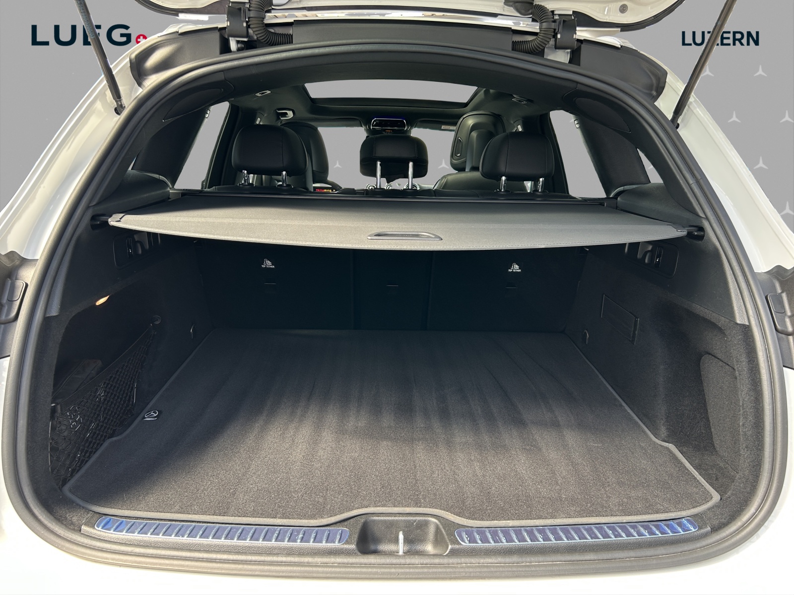 MERCEDES-BENZ GLC 300 4Matic AMG Line 9G-Tronic-image-14