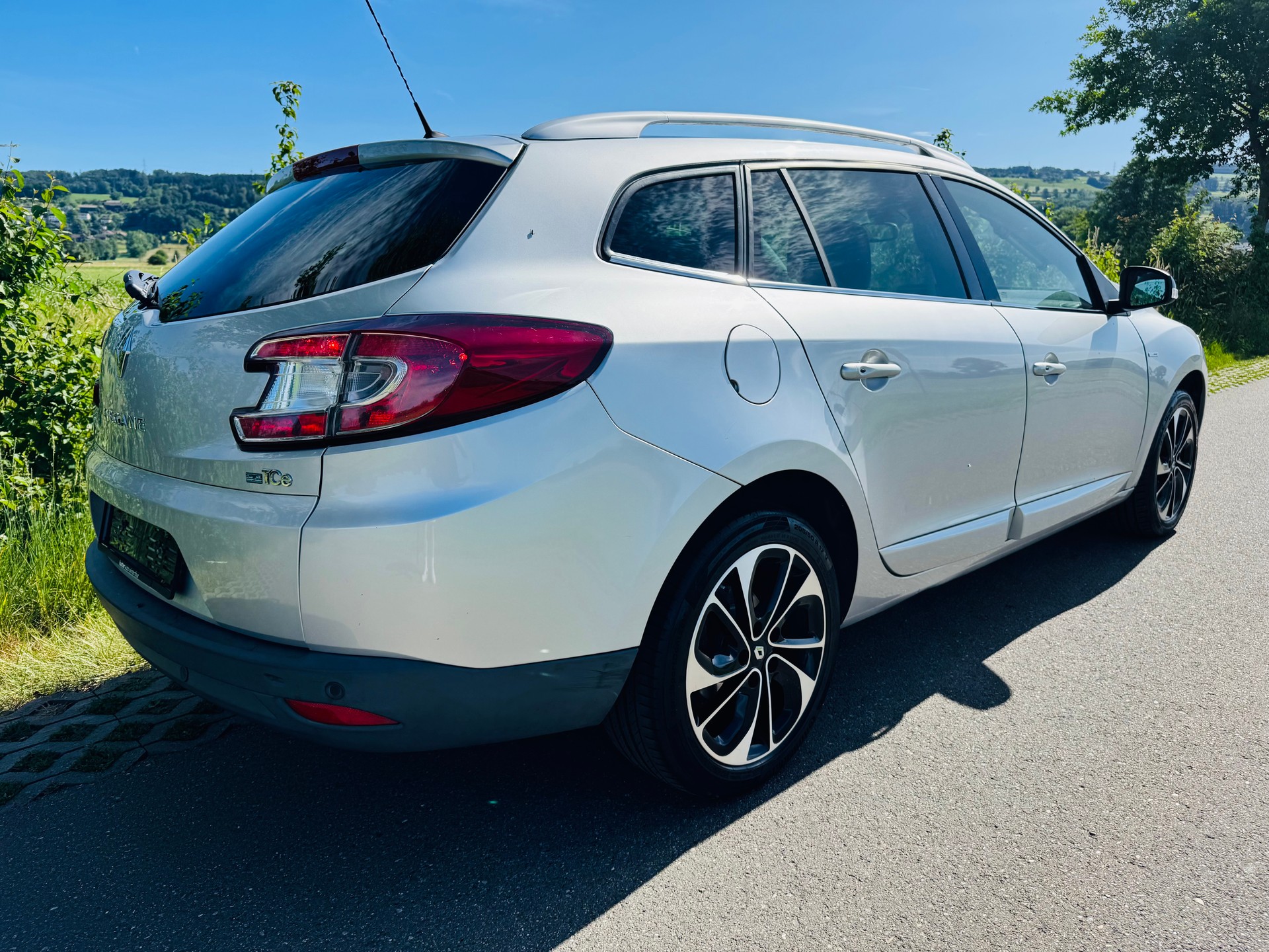 RENAULT Mégane Grandtour 1.2 16V Turbo Bose EDC-image-6