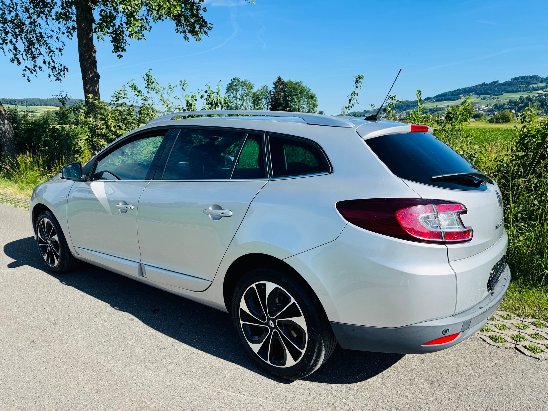 RENAULT Mégane Grandtour 1.2 16V Turbo Bose EDC-image-3