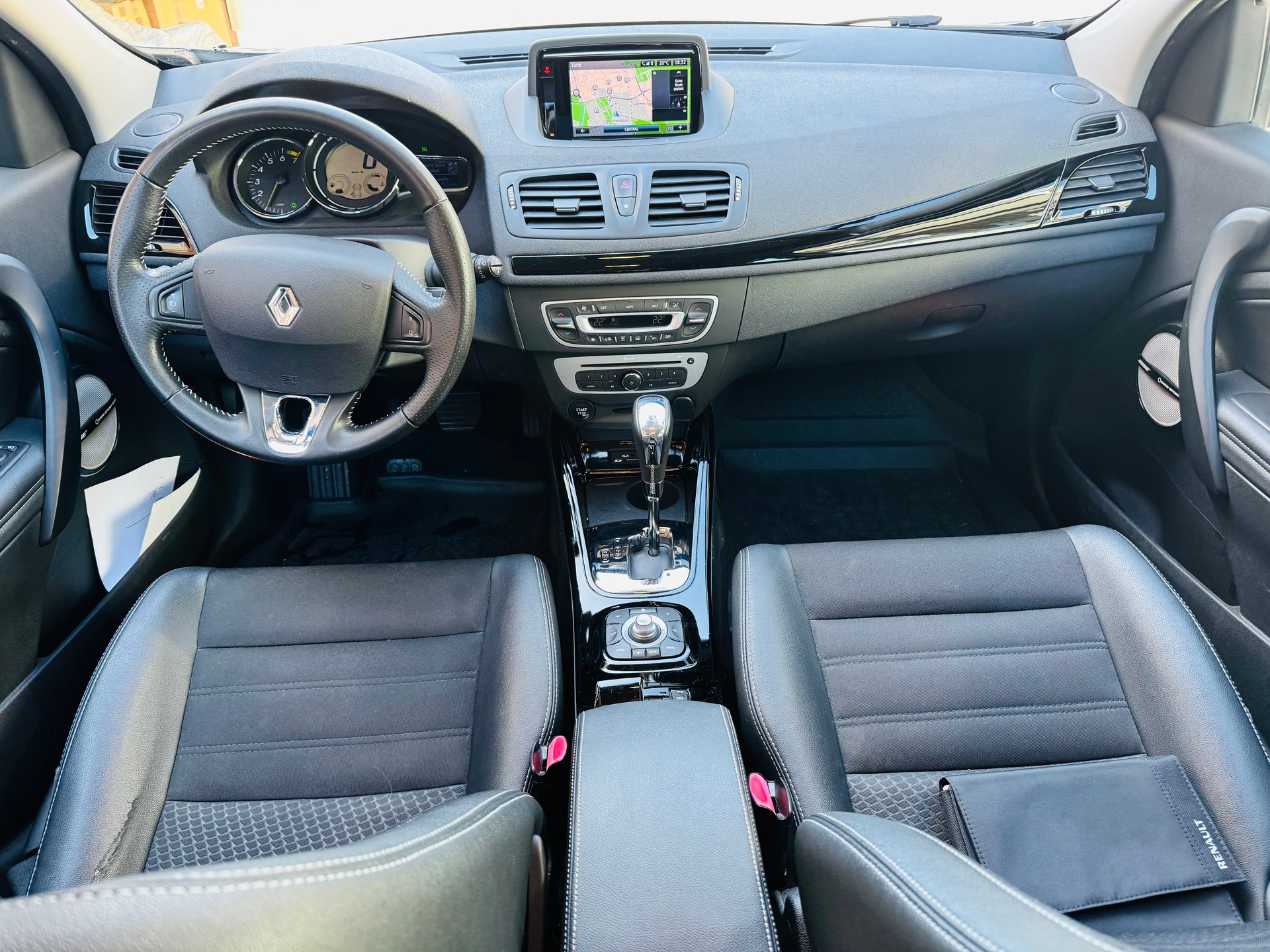RENAULT Mégane Grandtour 1.2 16V Turbo Bose EDC-image-2