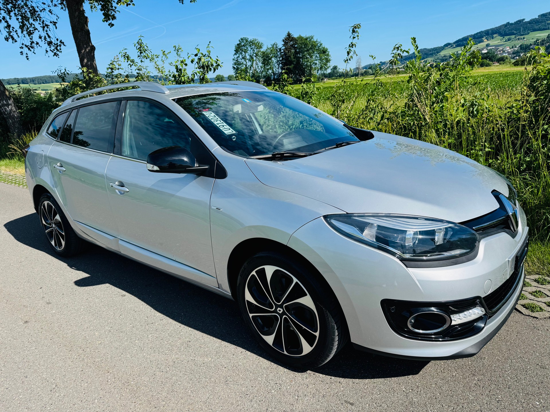 RENAULT Mégane Grandtour 1.2 16V Turbo Bose EDC-image-8
