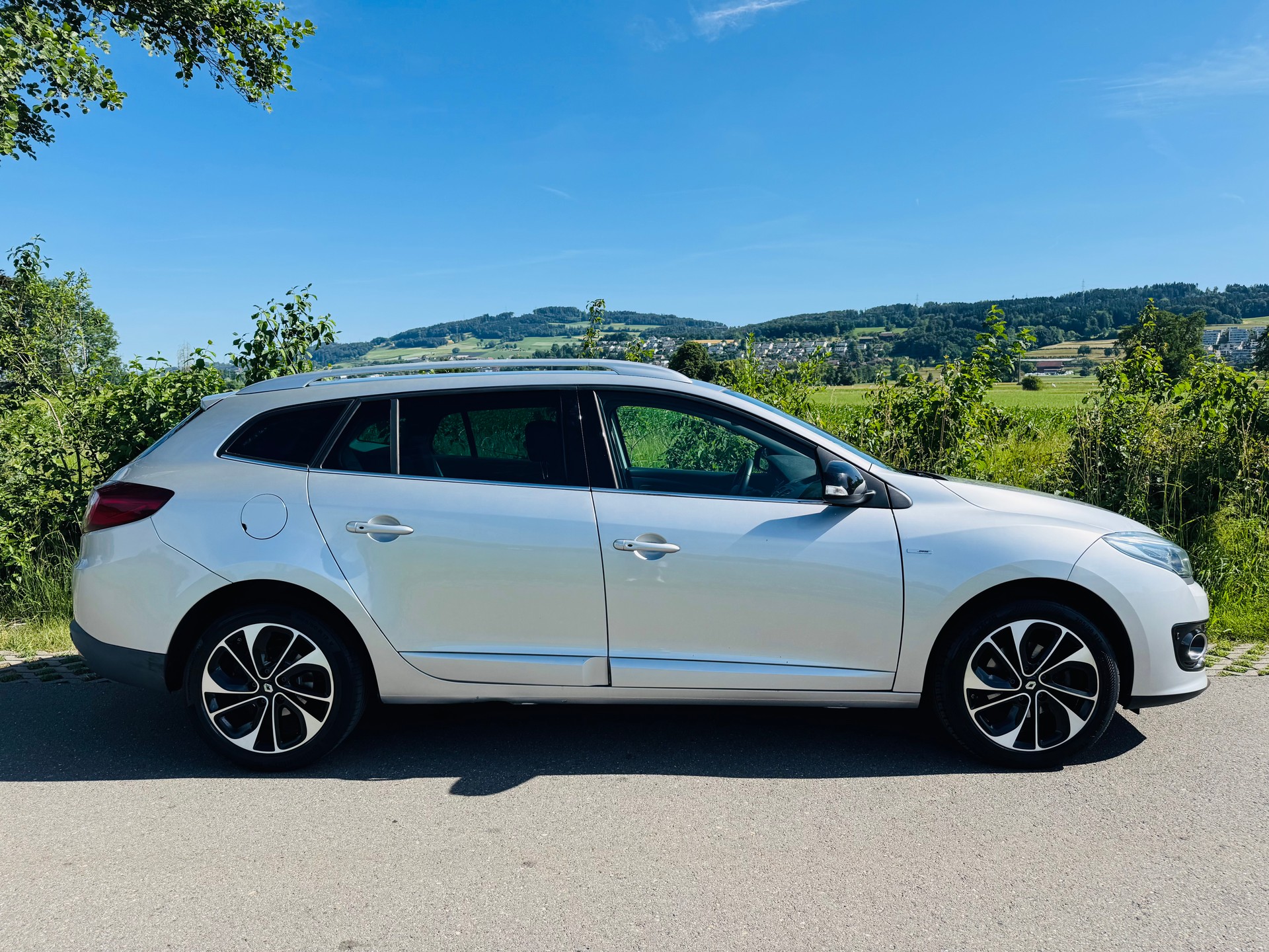 RENAULT Mégane Grandtour 1.2 16V Turbo Bose EDC-image-7
