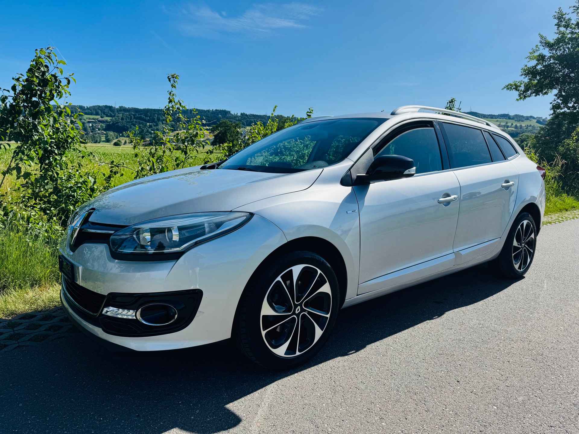 RENAULT Mégane Grandtour 1.2 16V Turbo Bose EDC-image-0