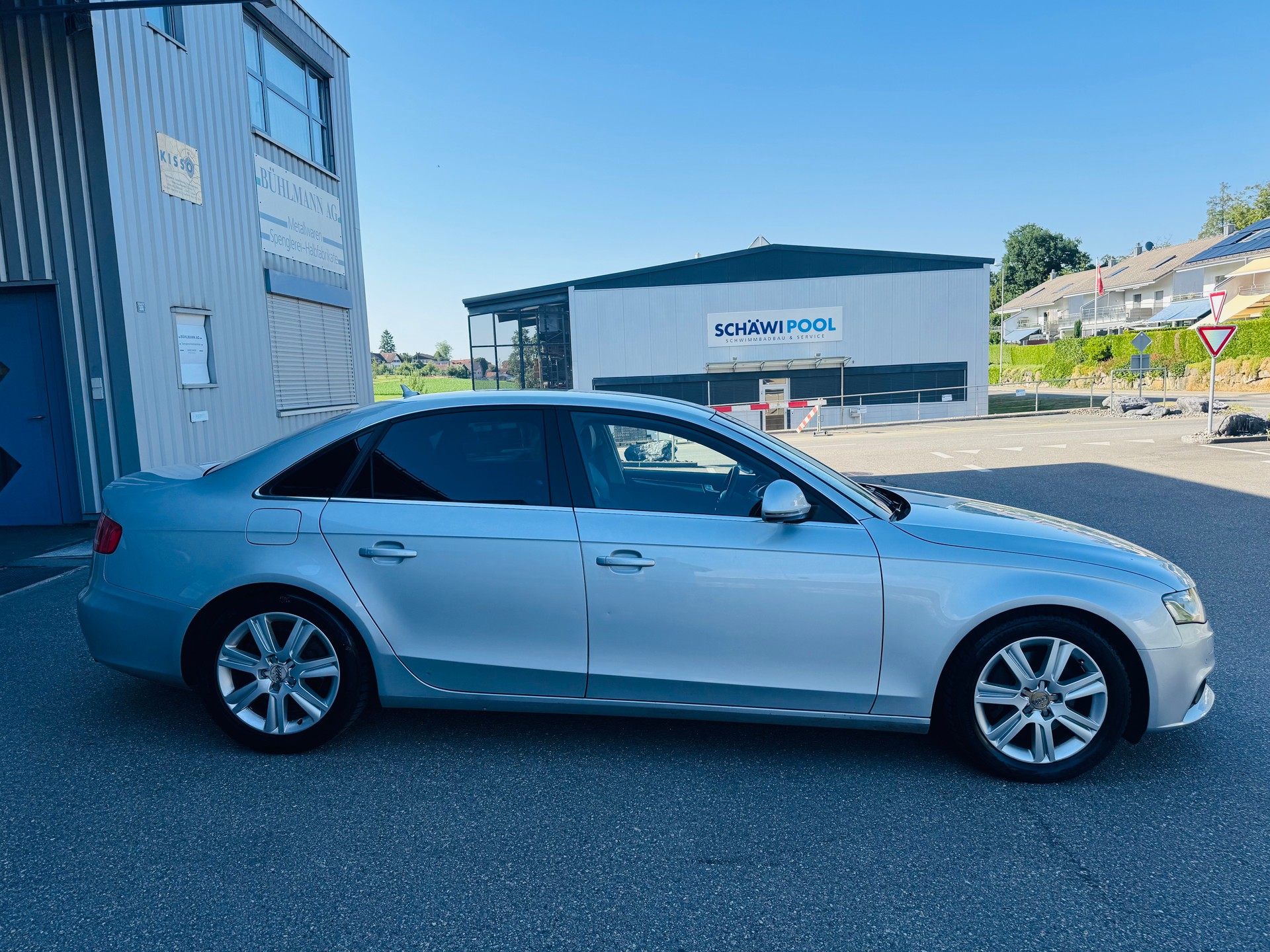 AUDI A4 Limousine 3.2 FSI quattro-image-8