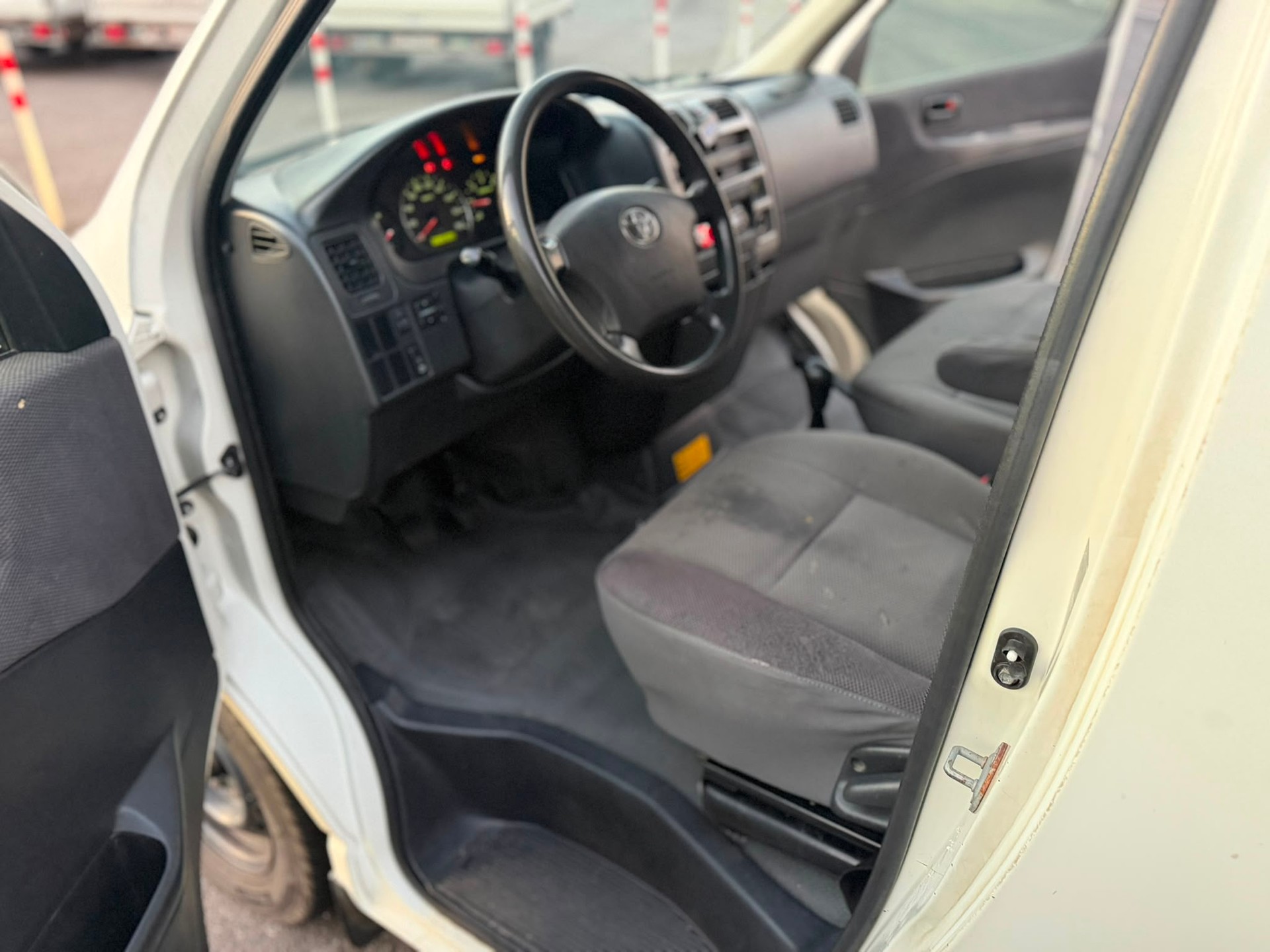TOYOTA Hiace D-4D Van SWB-image-6