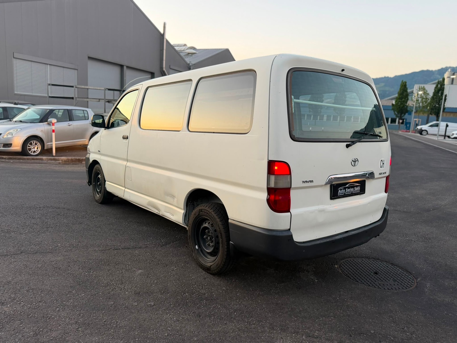 TOYOTA Hiace D-4D Van SWB-image-3