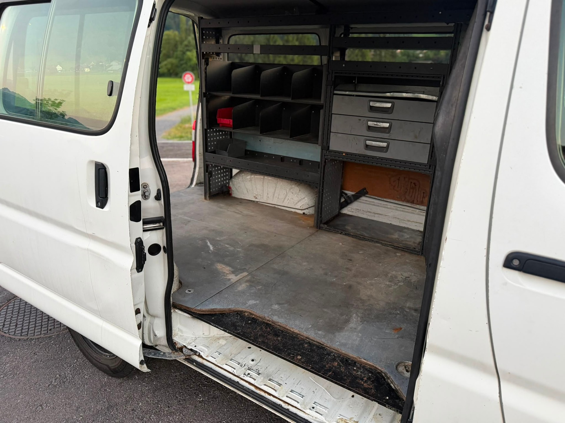 TOYOTA Hiace D-4D Van SWB-image-10