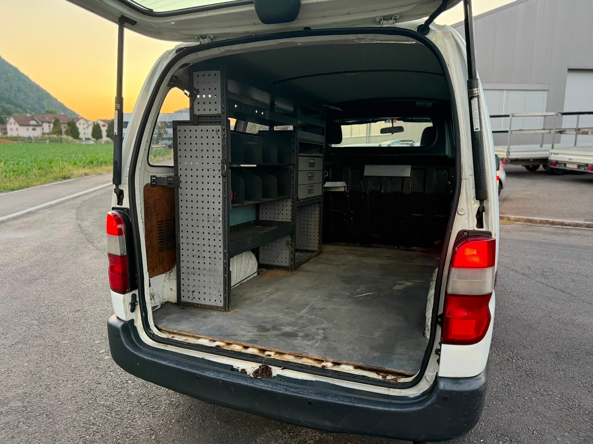 TOYOTA Hiace D-4D Van SWB-image-5