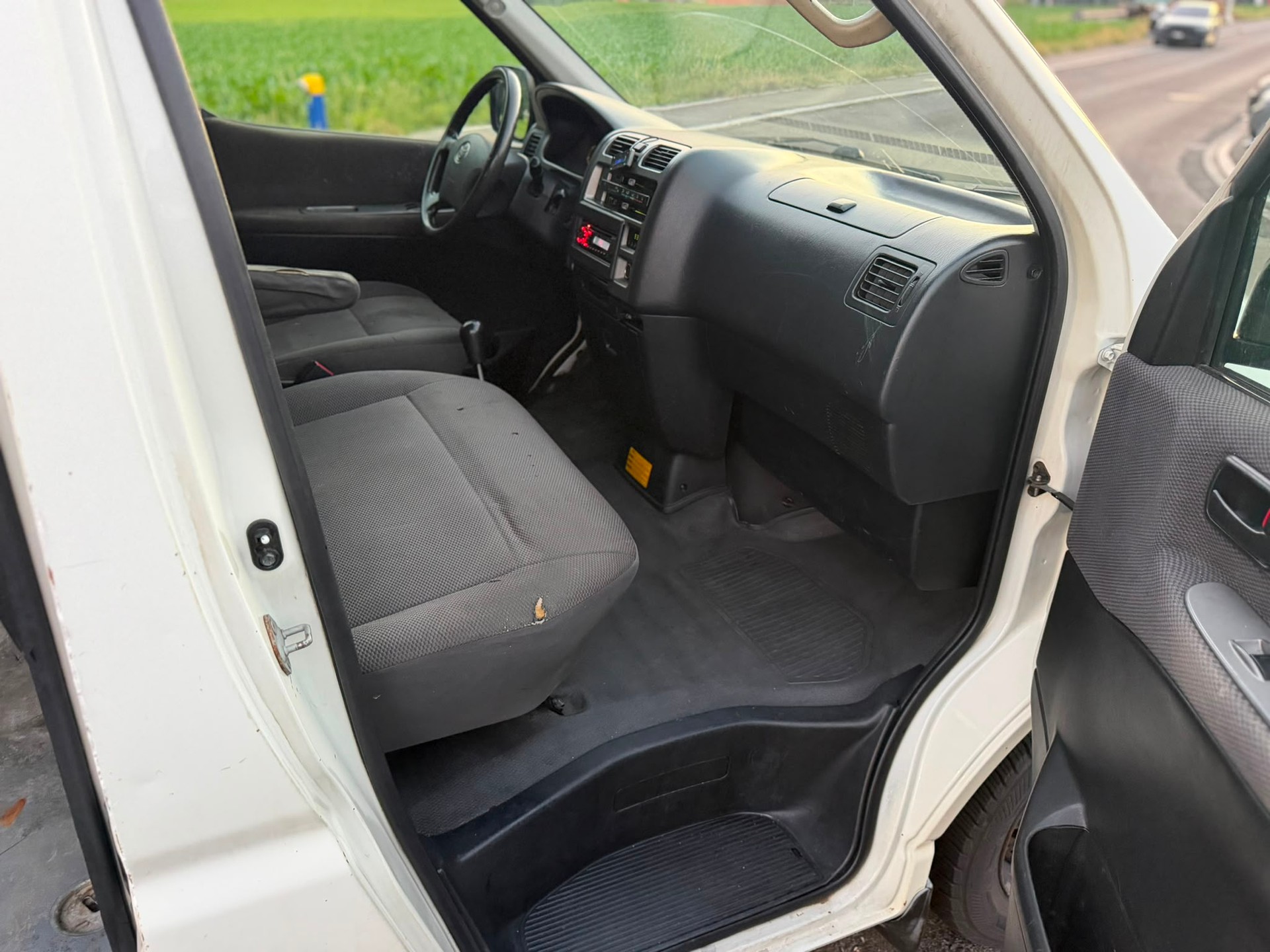 TOYOTA Hiace D-4D Van SWB-image-7