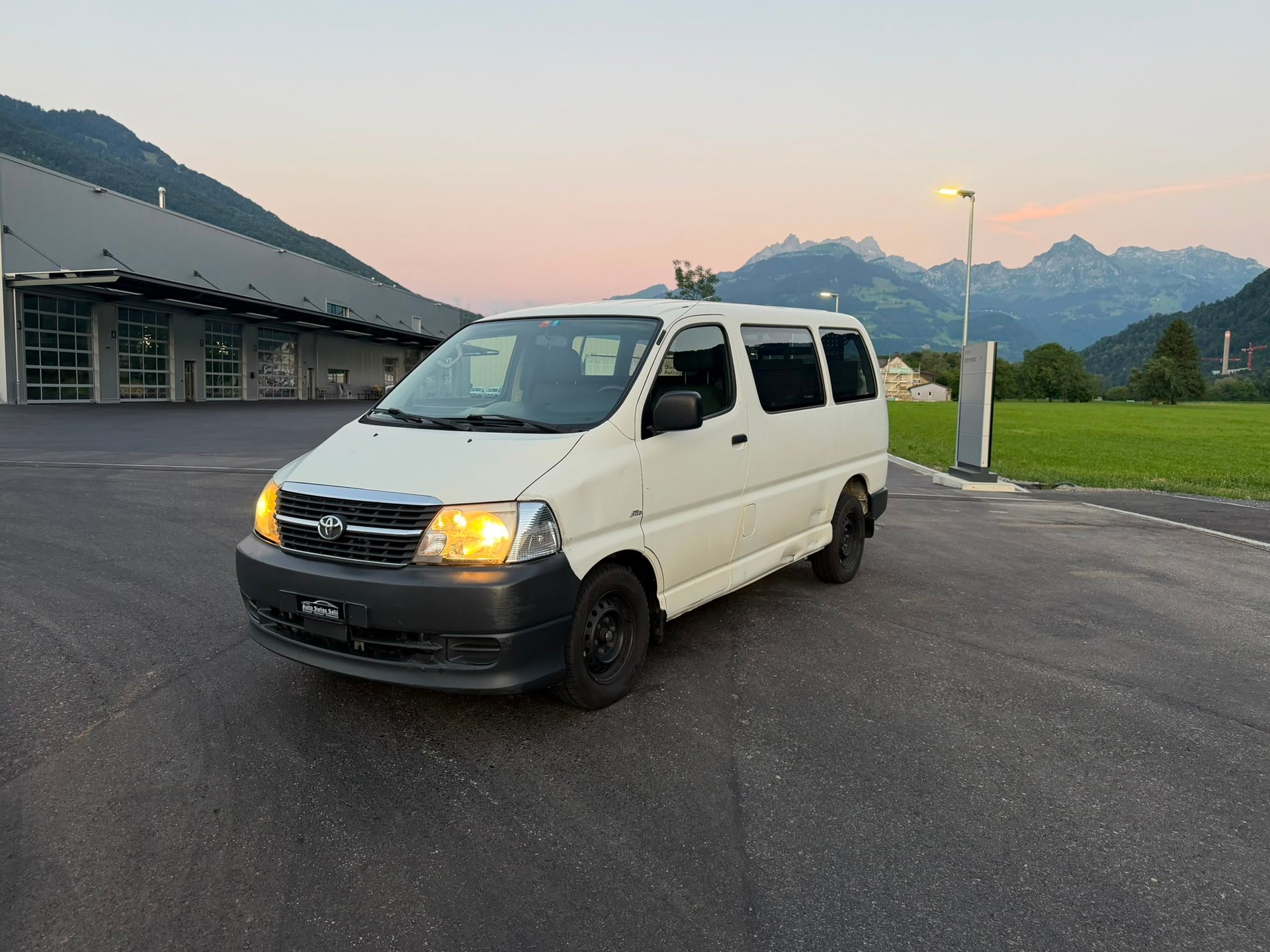 TOYOTA Hiace D-4D Van SWB-image-0