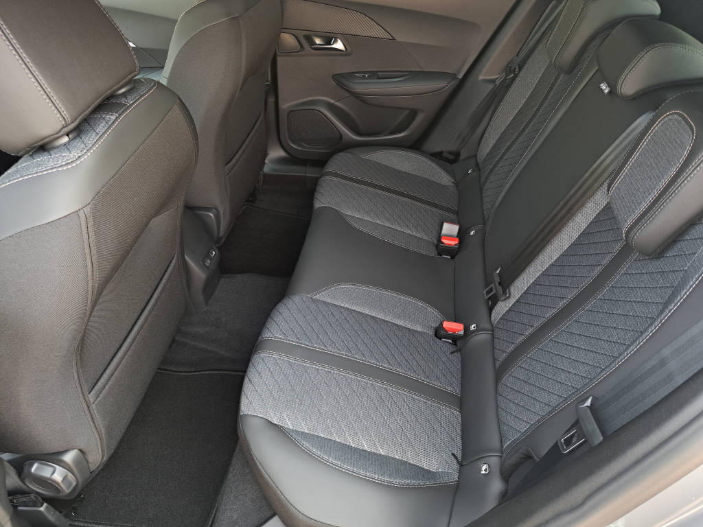 PEUGEOT 2008 e-Allure 156cv - 8 ans de garantie-image-9