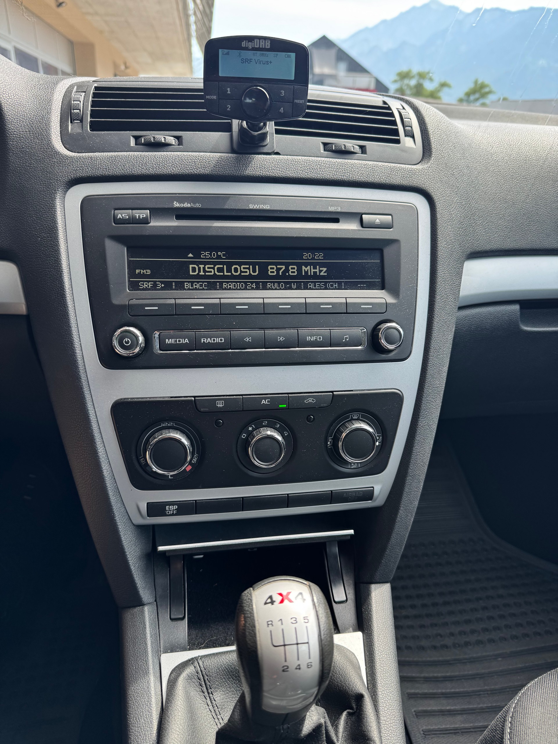 SKODA Octavia Combi 1.9 TDI Swiss Adventure 4x4-image-6