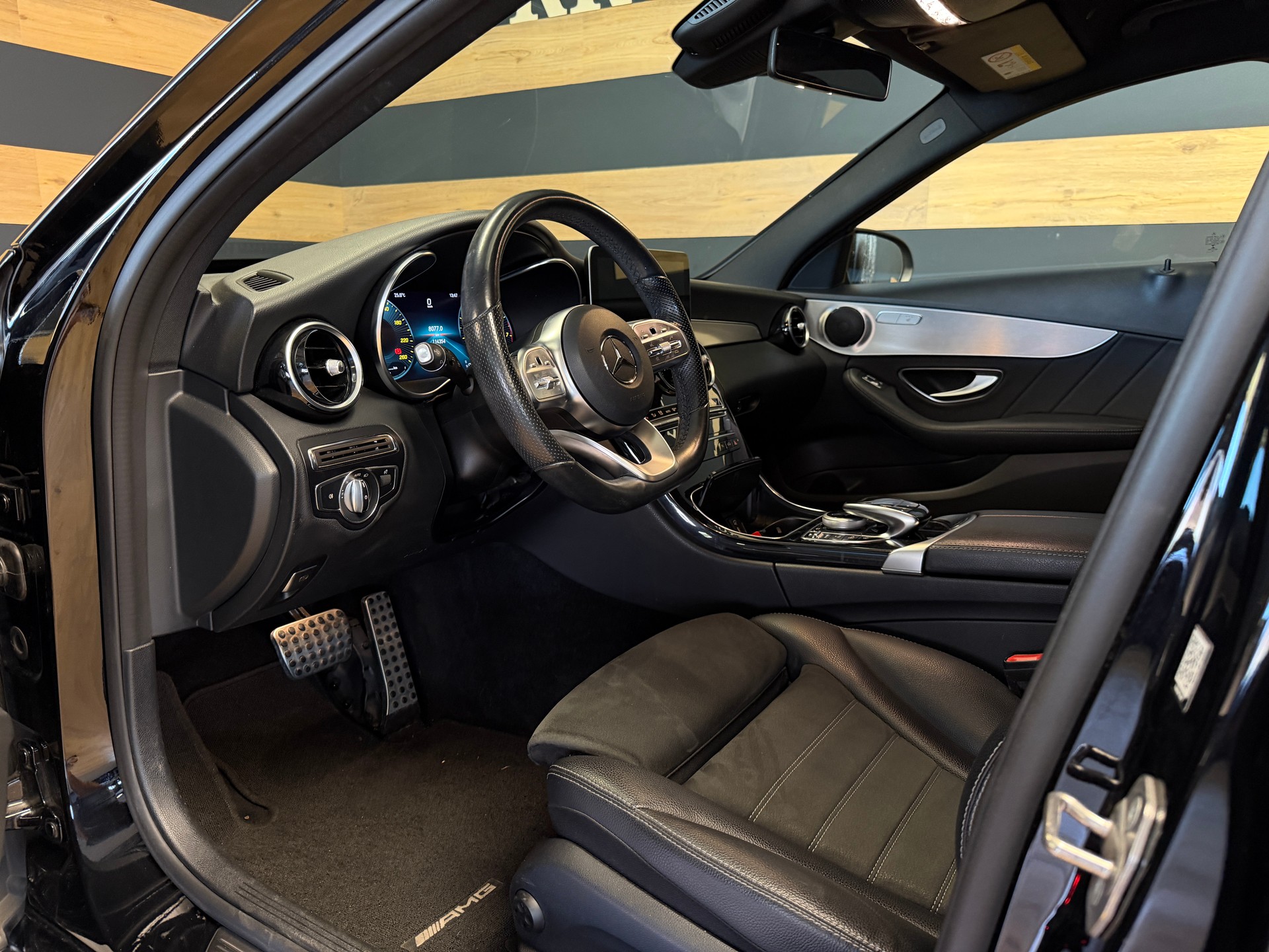 MERCEDES-BENZ C 200 Swiss Star AMG Line 4M 9G-Tronic-image-16