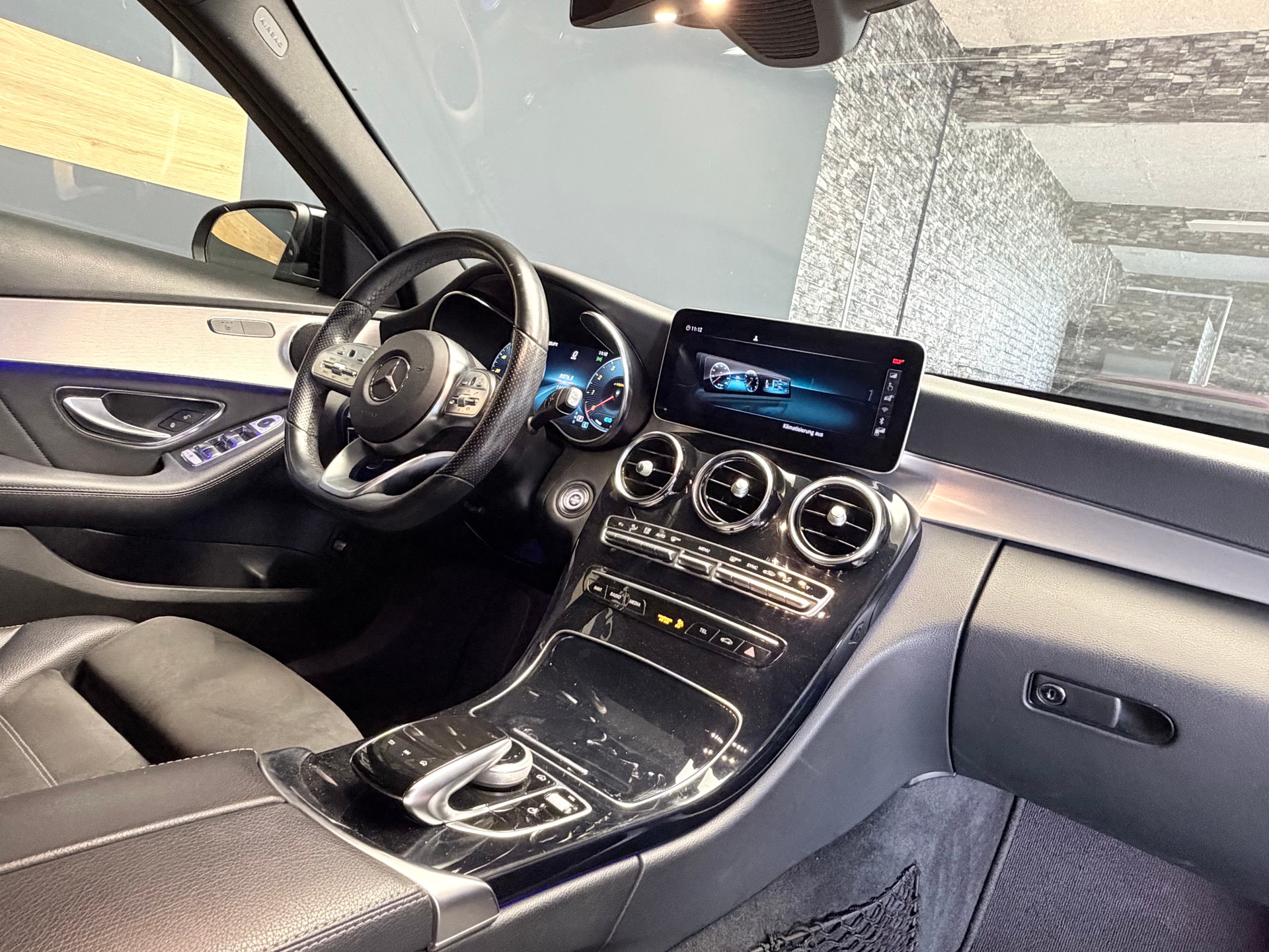 MERCEDES-BENZ C 200 Swiss Star AMG Line 4M 9G-Tronic-image-8